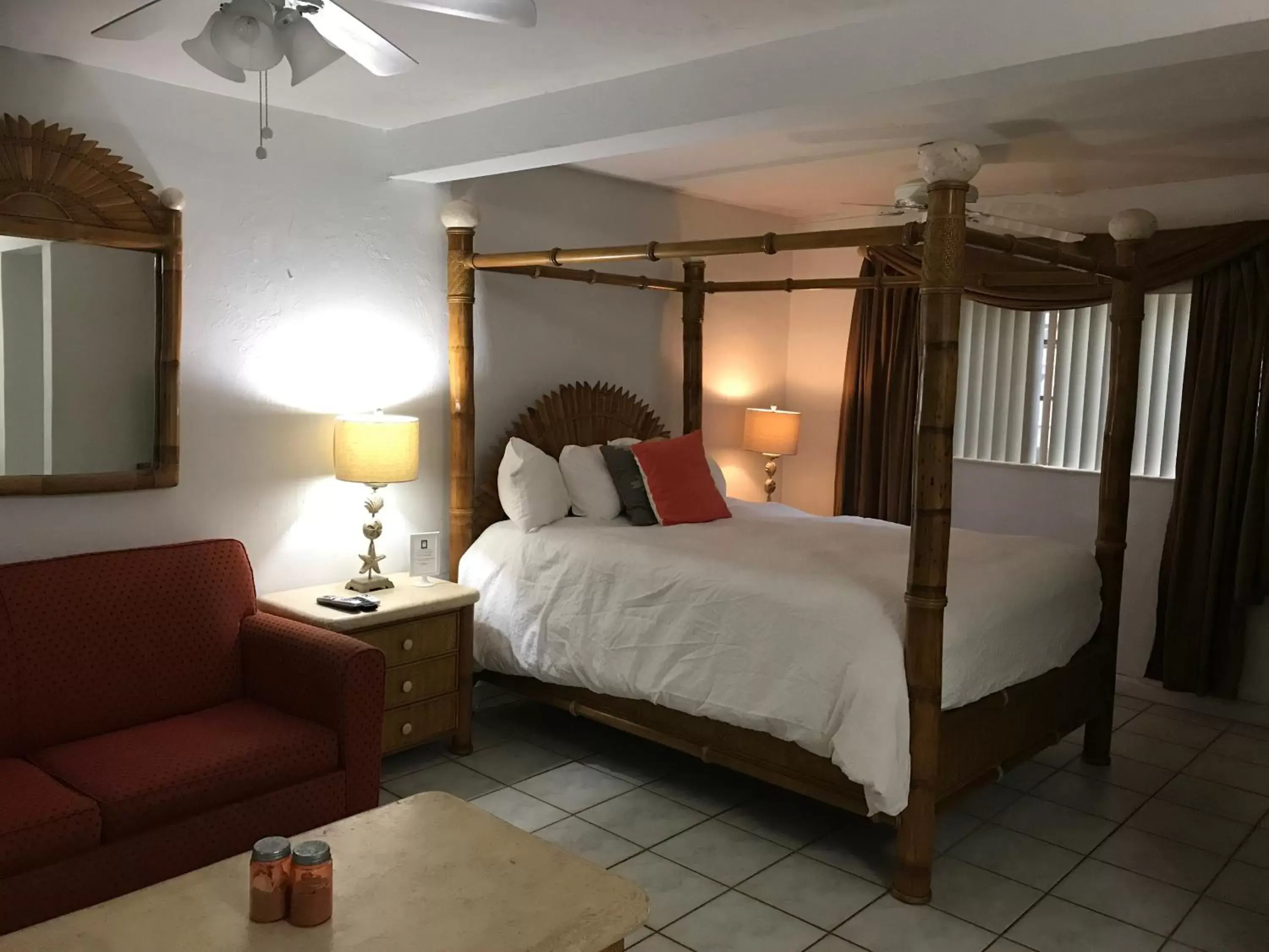 Queen Suite in Courtyard Villa Hotel Queen Suite in Courtyard Villa Hotel