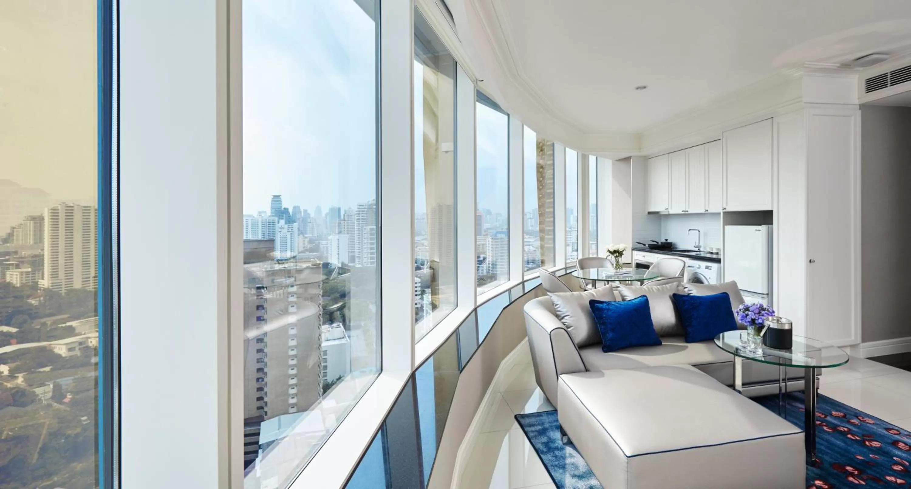 Living room in Grande Centre Point Sukhumvit 55 Thong Lo