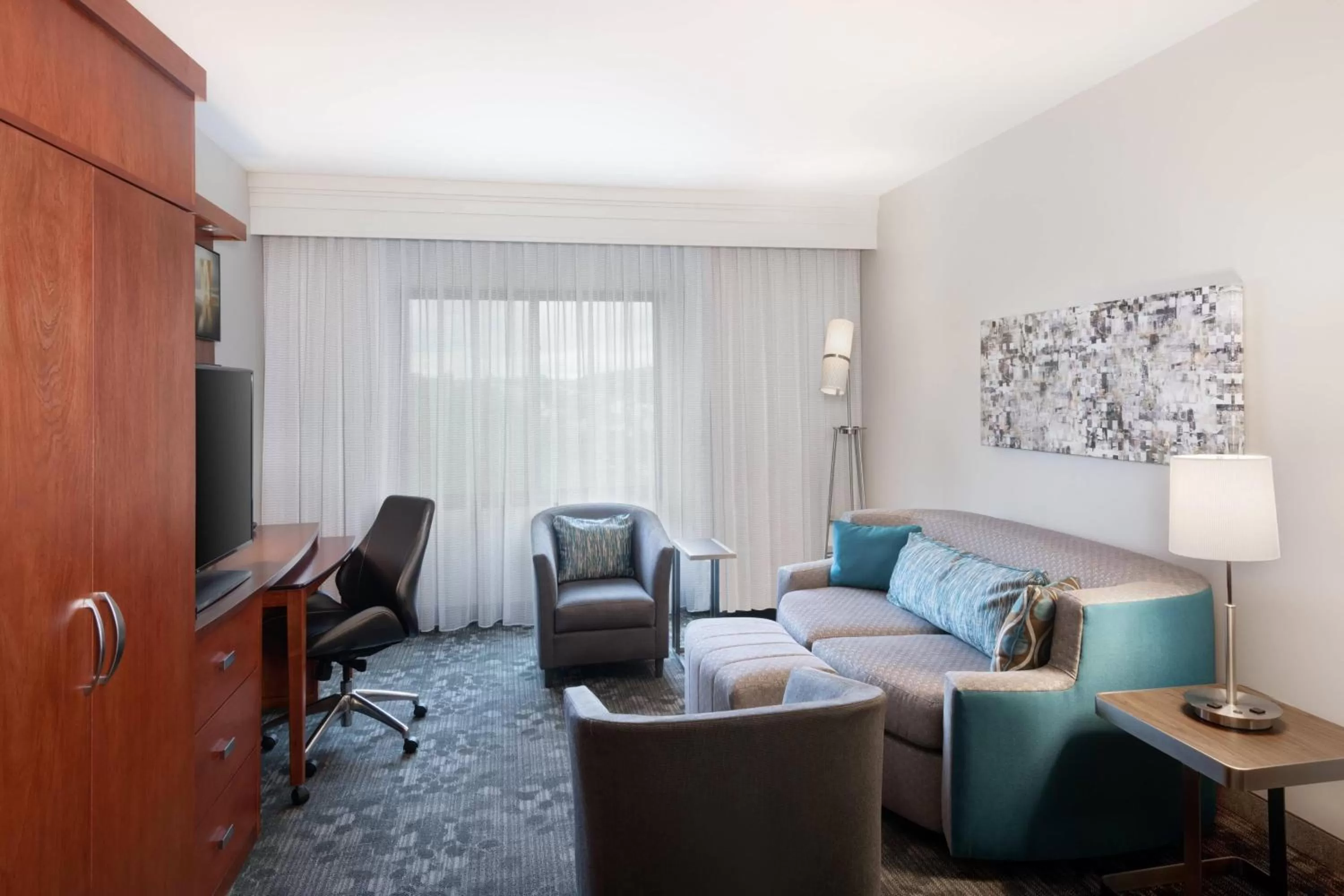 Living room in Courtyard by Marriott Pittsburgh Washington Meadow Lands