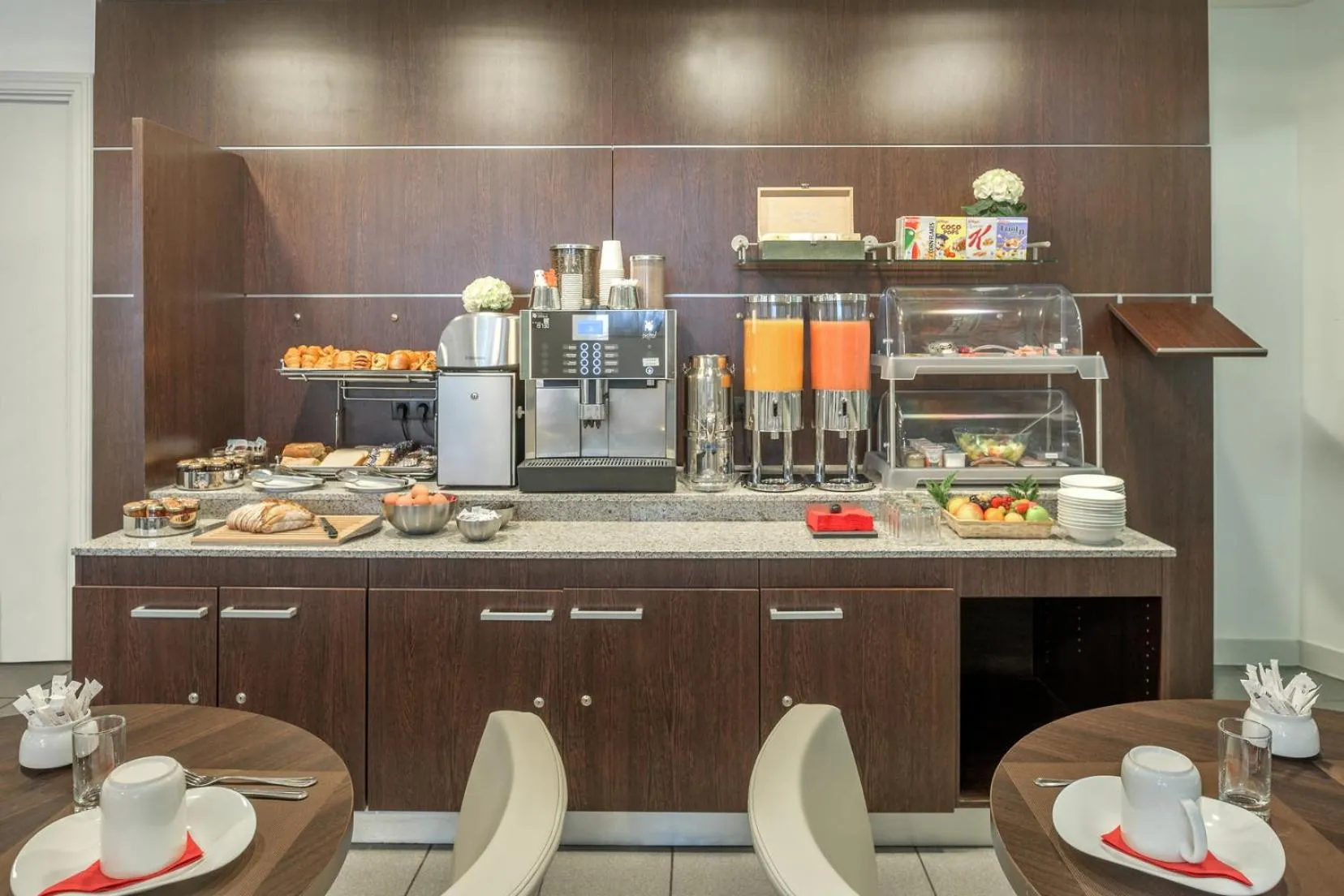 Breakfast in Citadines République Paris