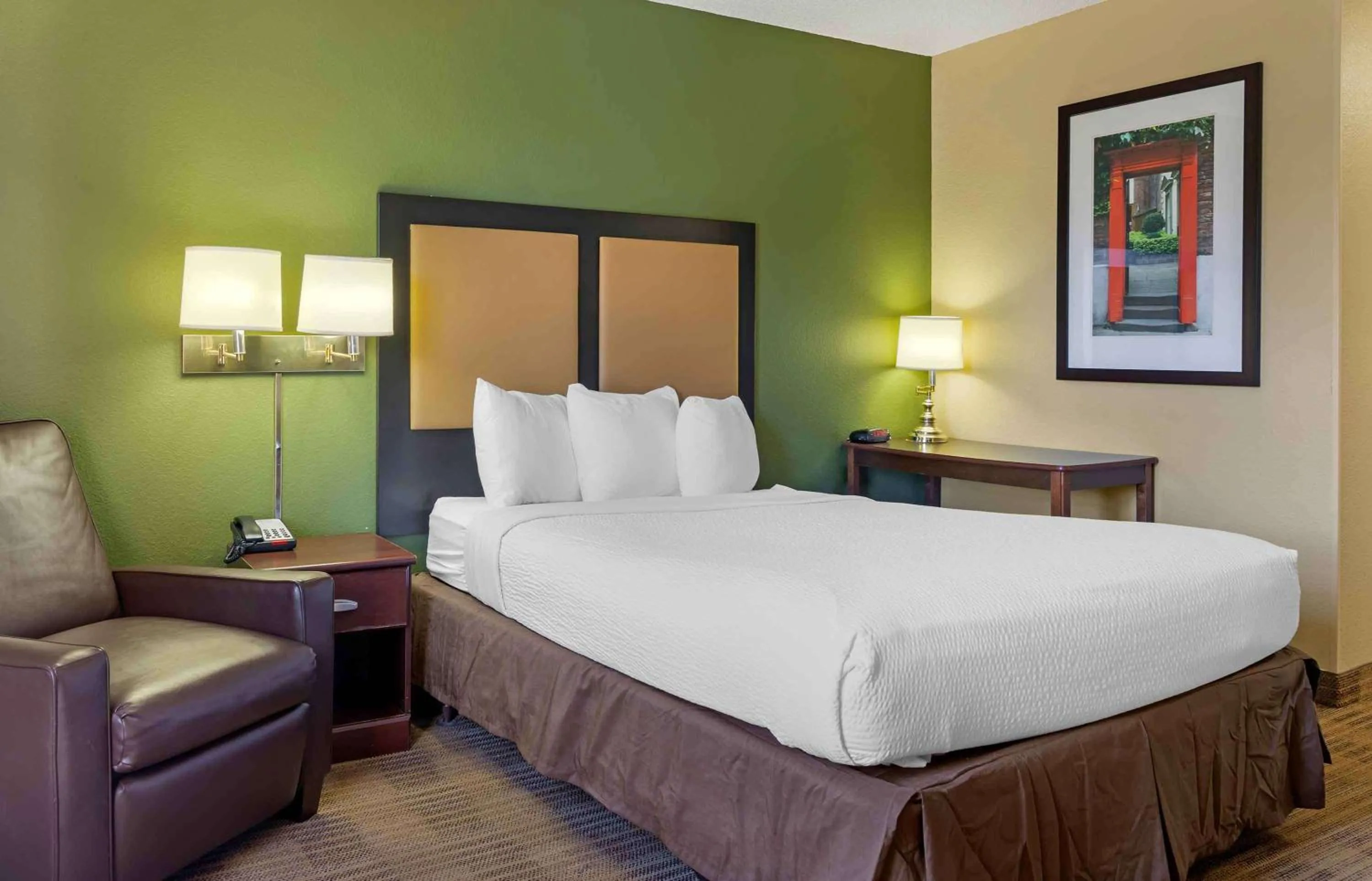 Bedroom, Bed in Extended Stay America Suites - Savannah - Midtown