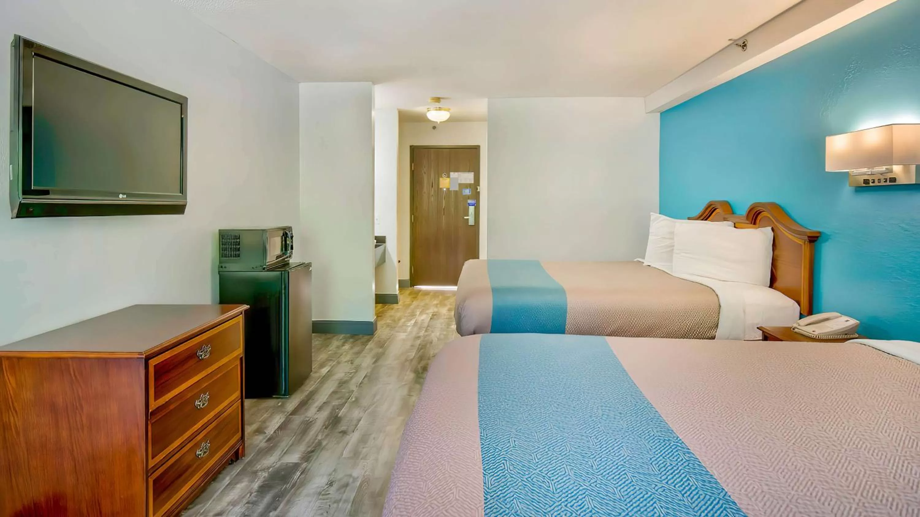 Bedroom, Bed in Motel 6-Grand Rivers, KY