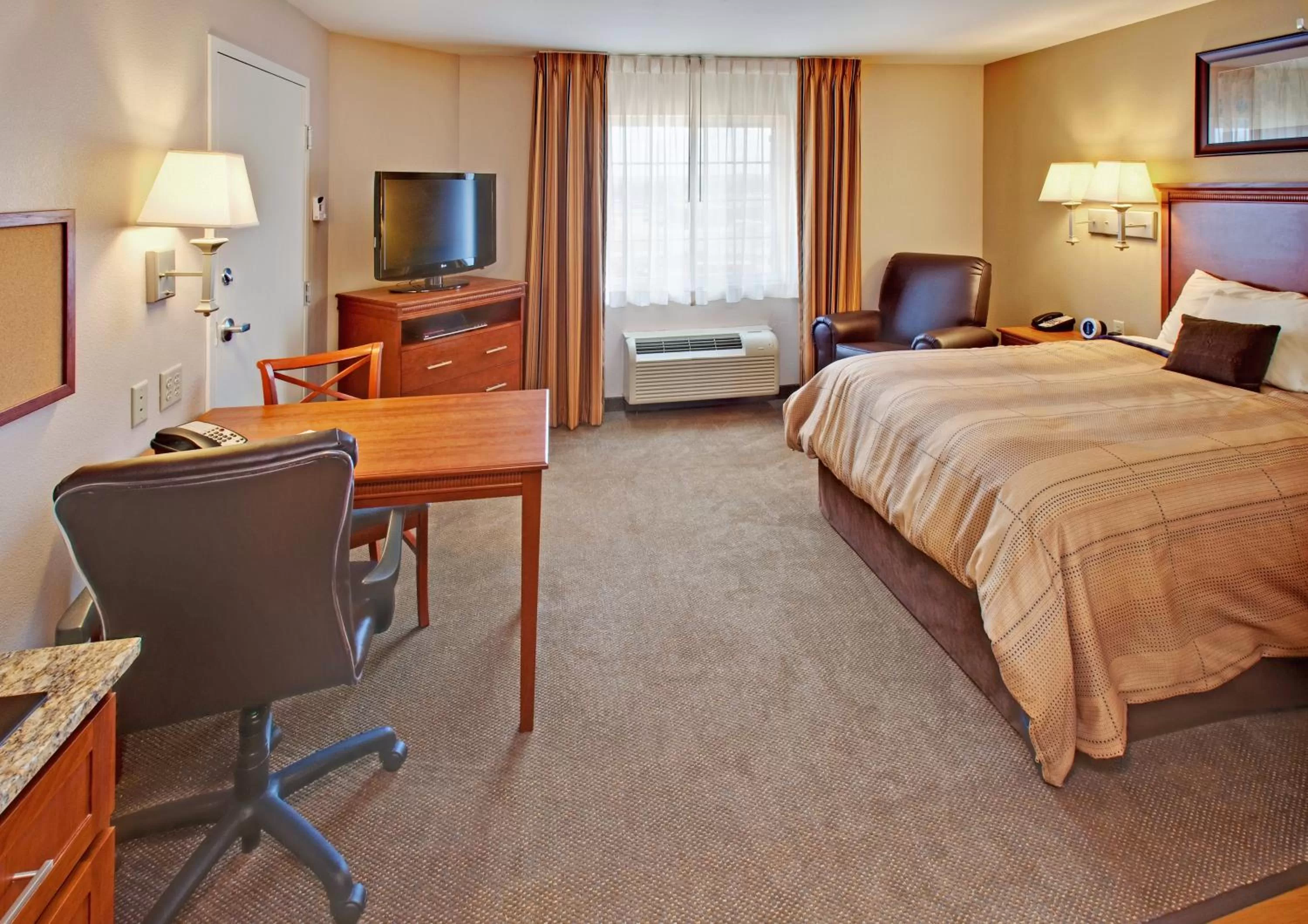 Photo of the whole room, Bed in Candlewood Suites Williston by IHG