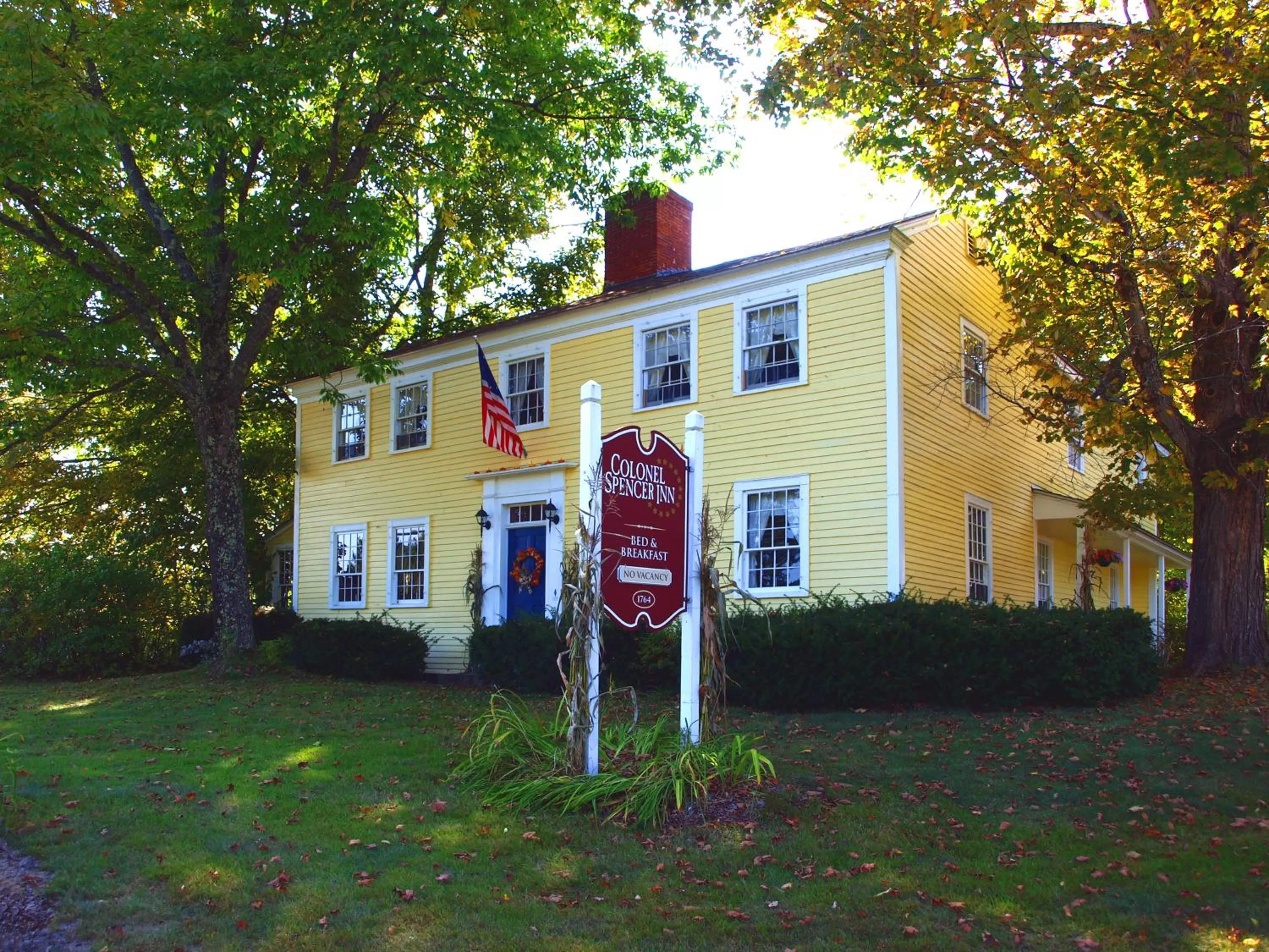 Facade/entrance in Colonel Spencer Inn