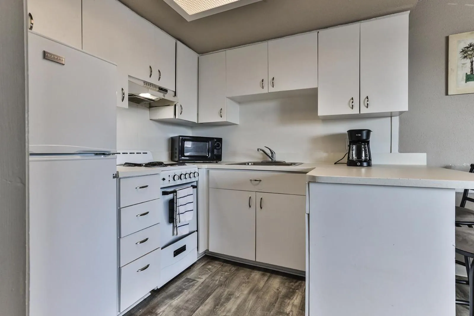 Kitchen or kitchenette in Coastal Waters