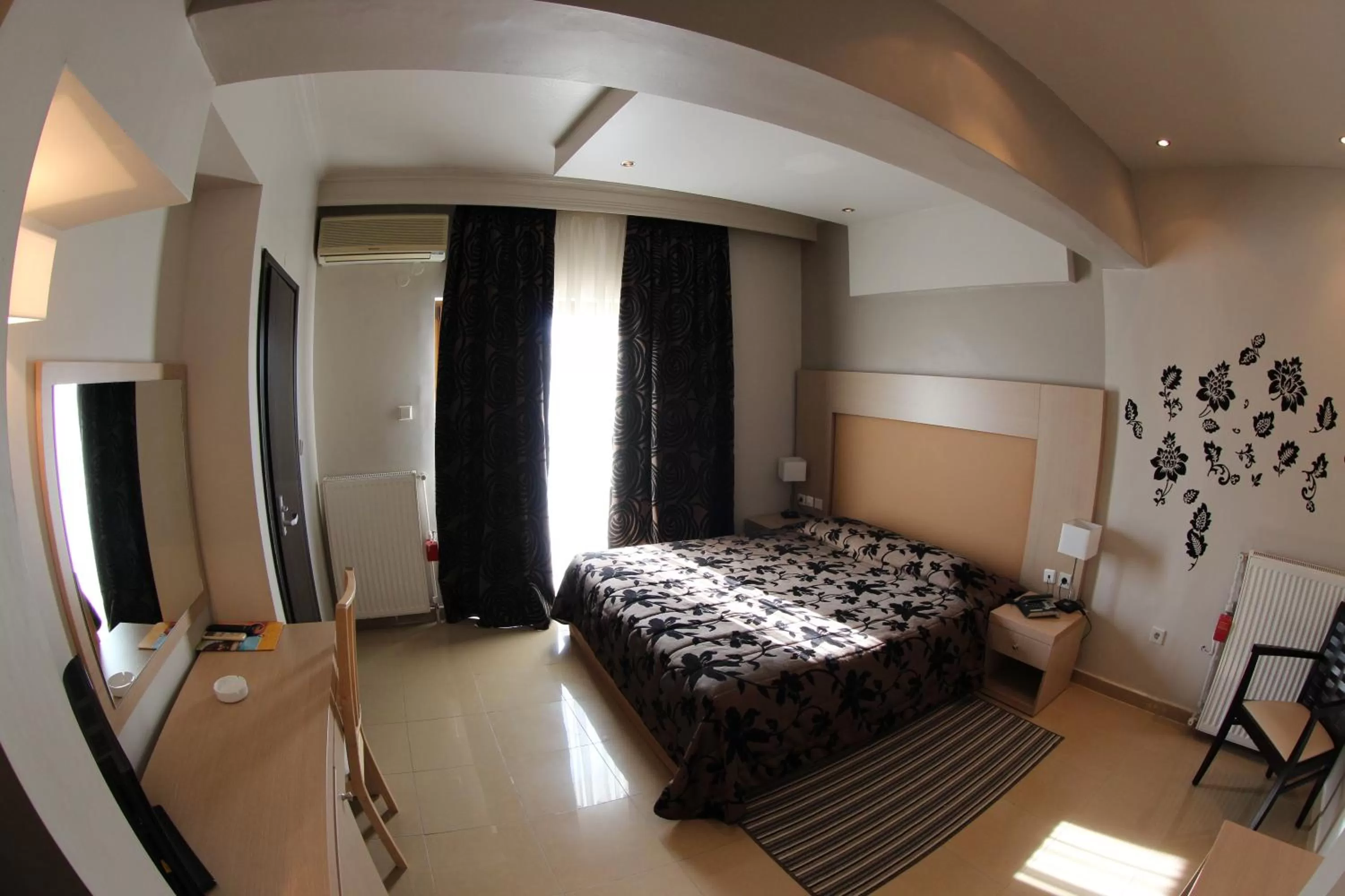 Photo of the whole room, Bed in Four Seasons Hotel