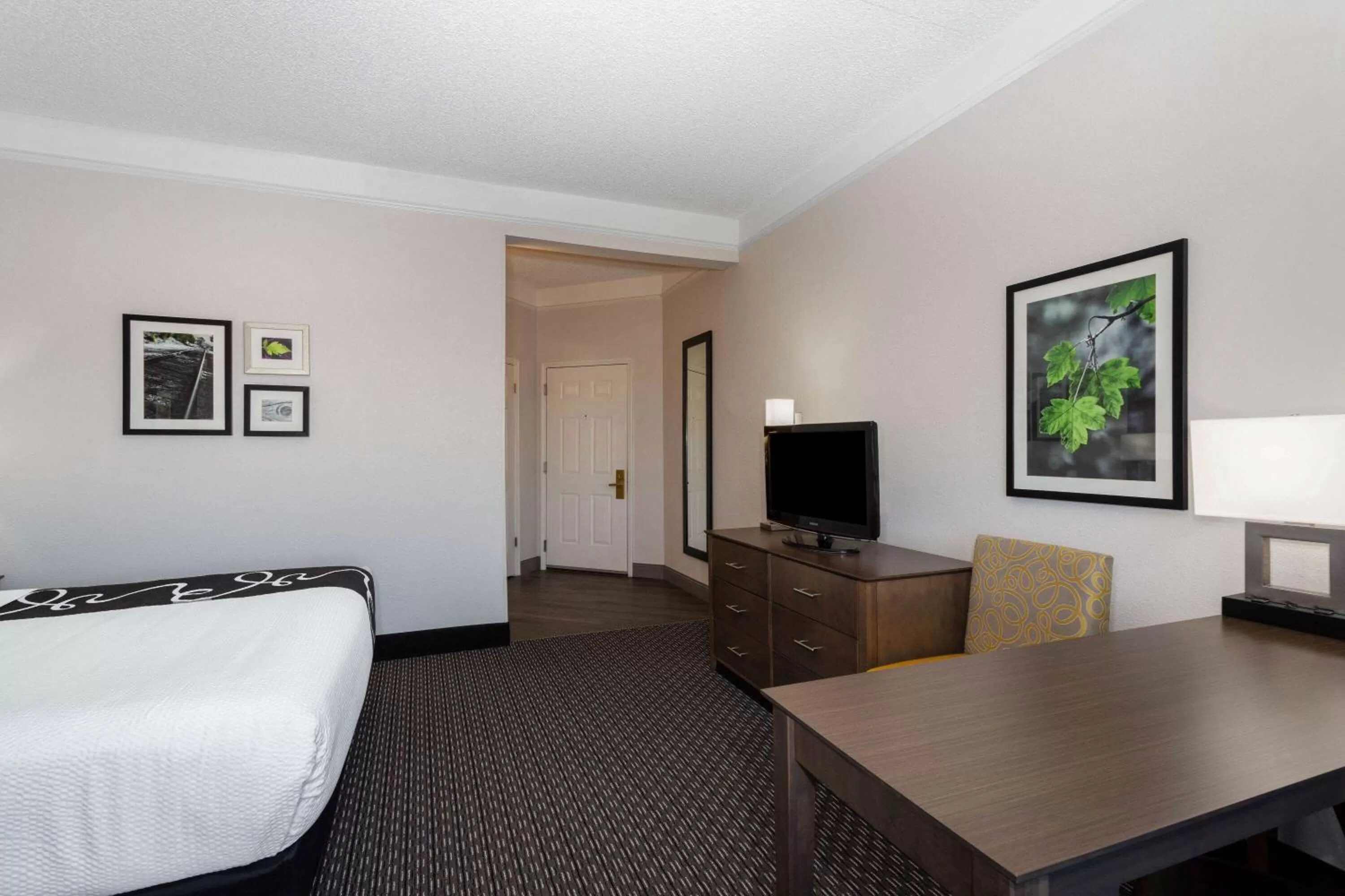 Photo of the whole room, Bed in La Quinta by Wyndham Denver Boulder - Louisville