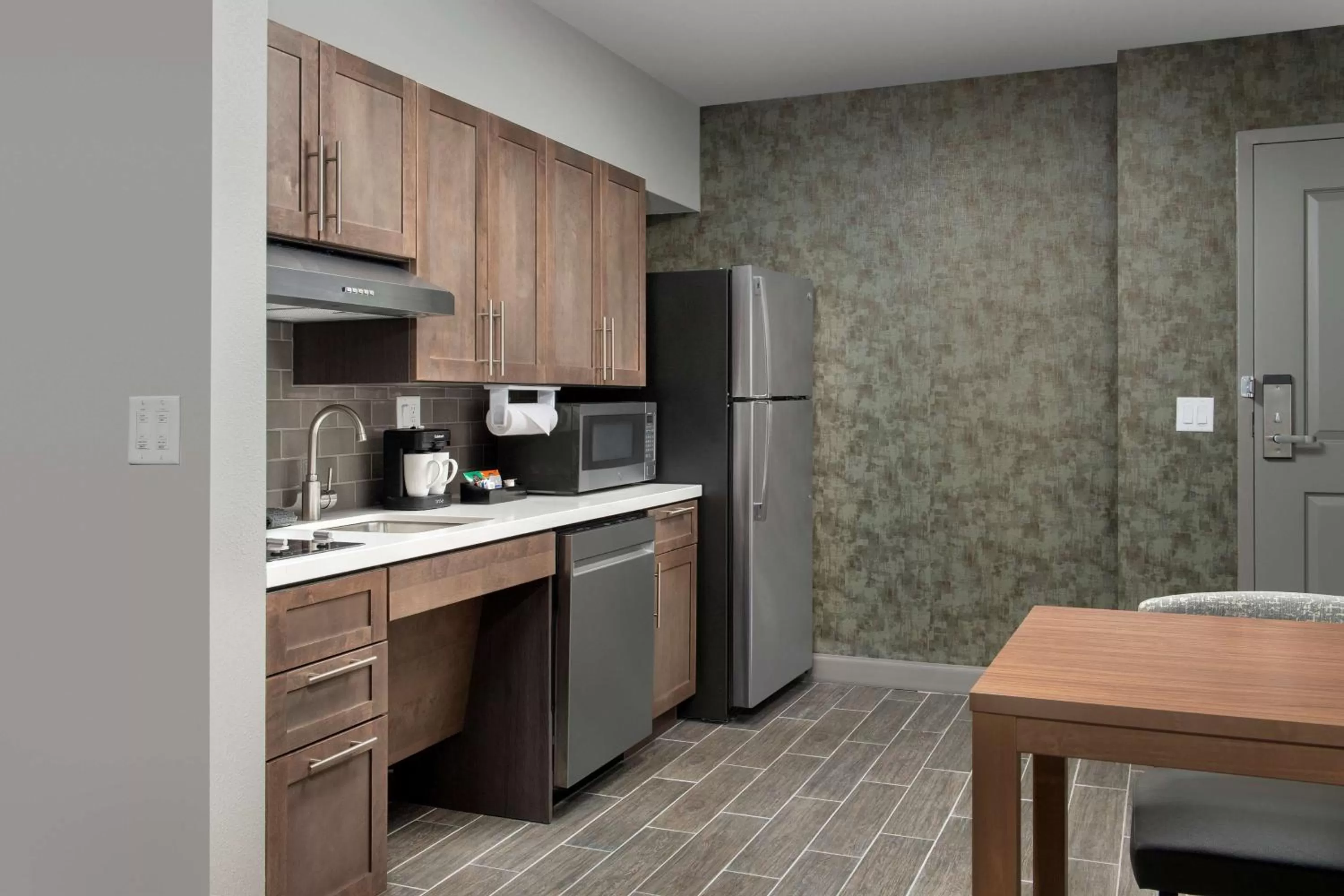 Kitchen or kitchenette in Homewood Suites By Hilton Louisville Airport
