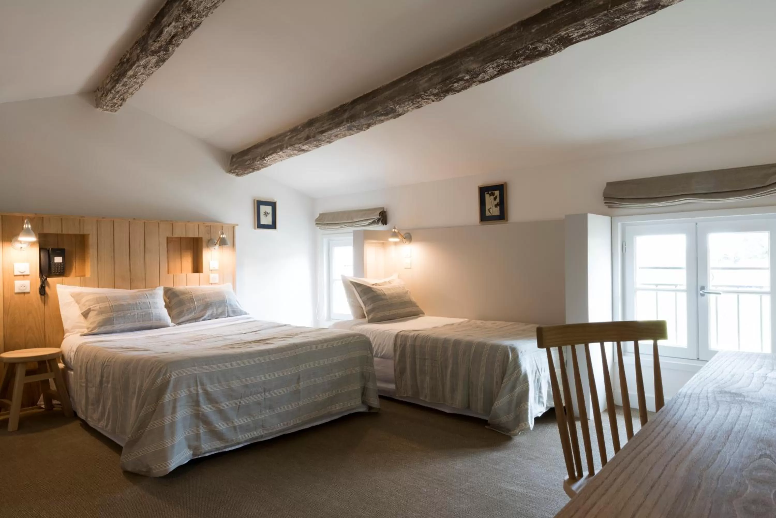 View (from property/room), Bed in Auberge de la Commanderie