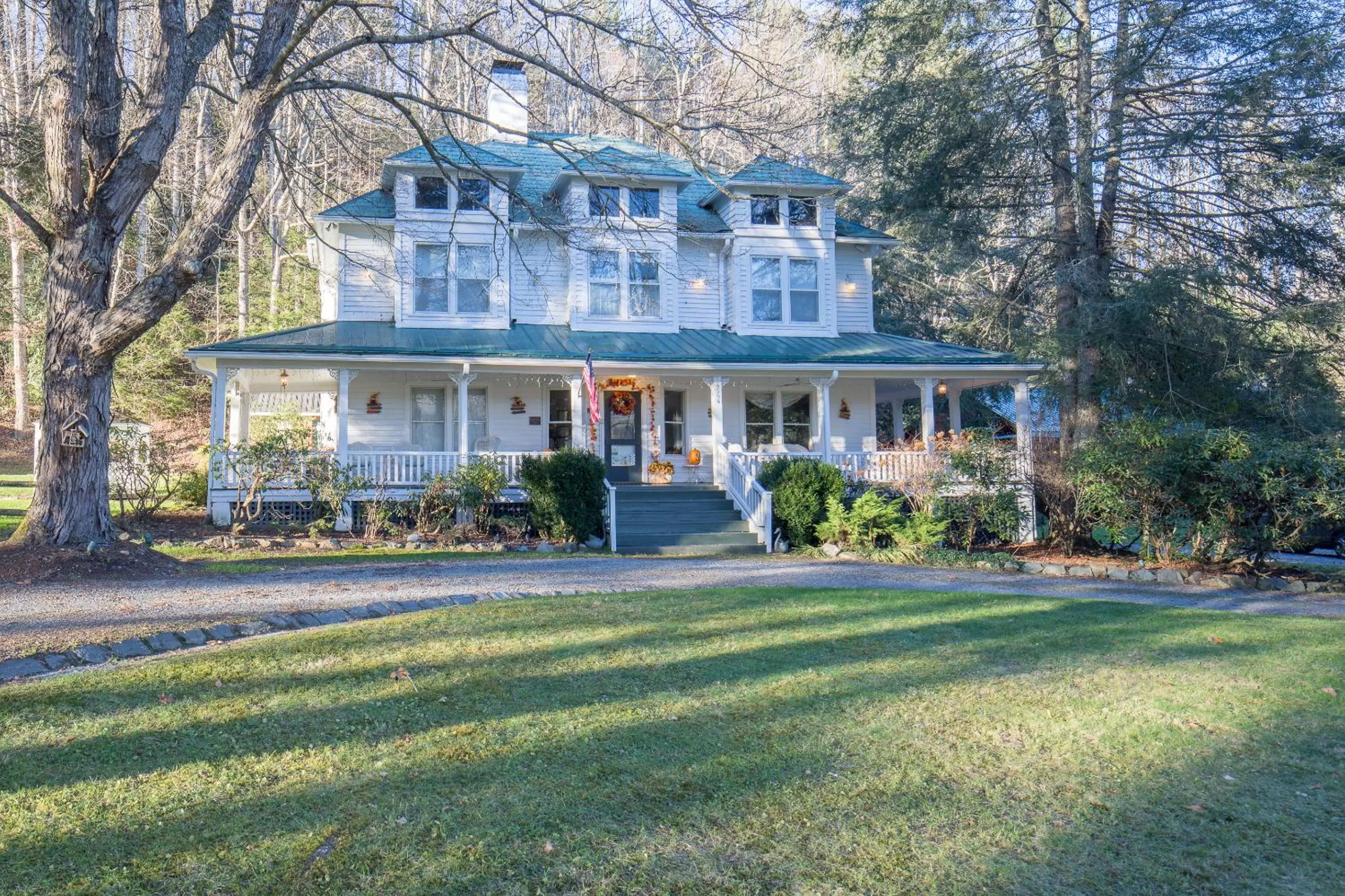 Facade/entrance in Taylor House Inn