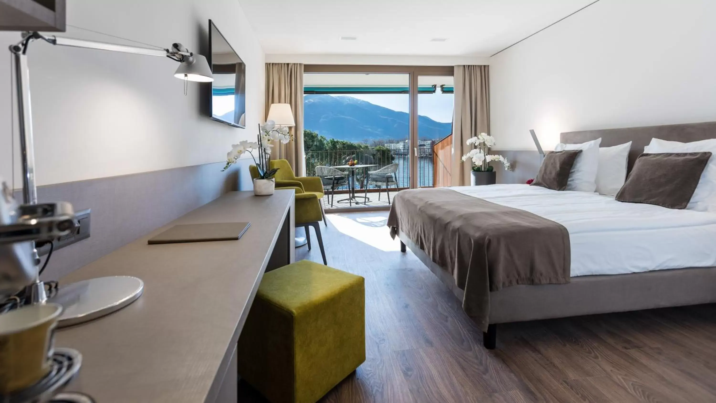 Double Room with Lake View - Second Floor in Hotel Lago Maggiore - Welcome! Double Room with Lake View - Second Floor in Hotel Lago Maggiore - Welcome!
