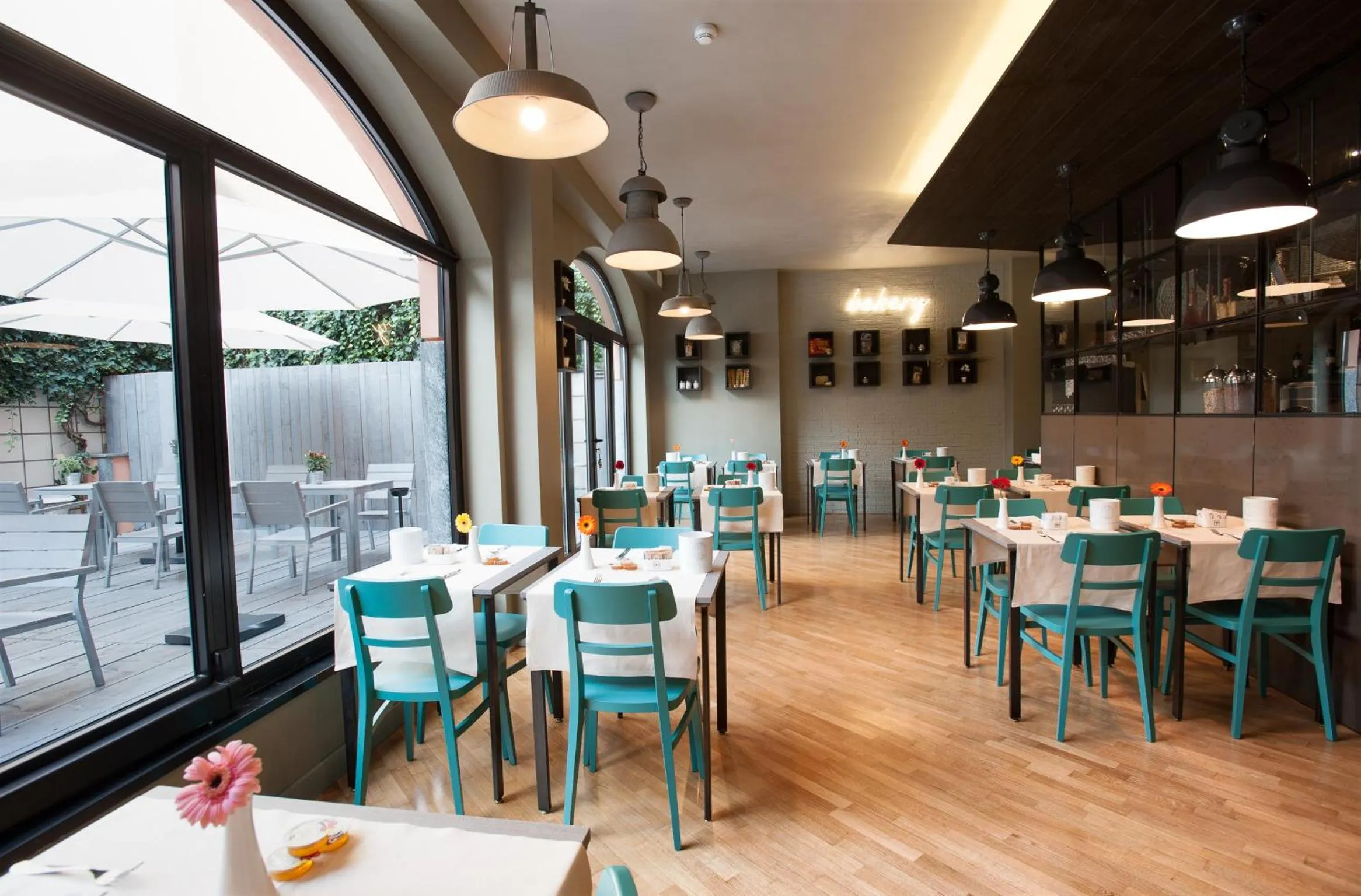 Restaurant/places to eat in Hotel Lombardia