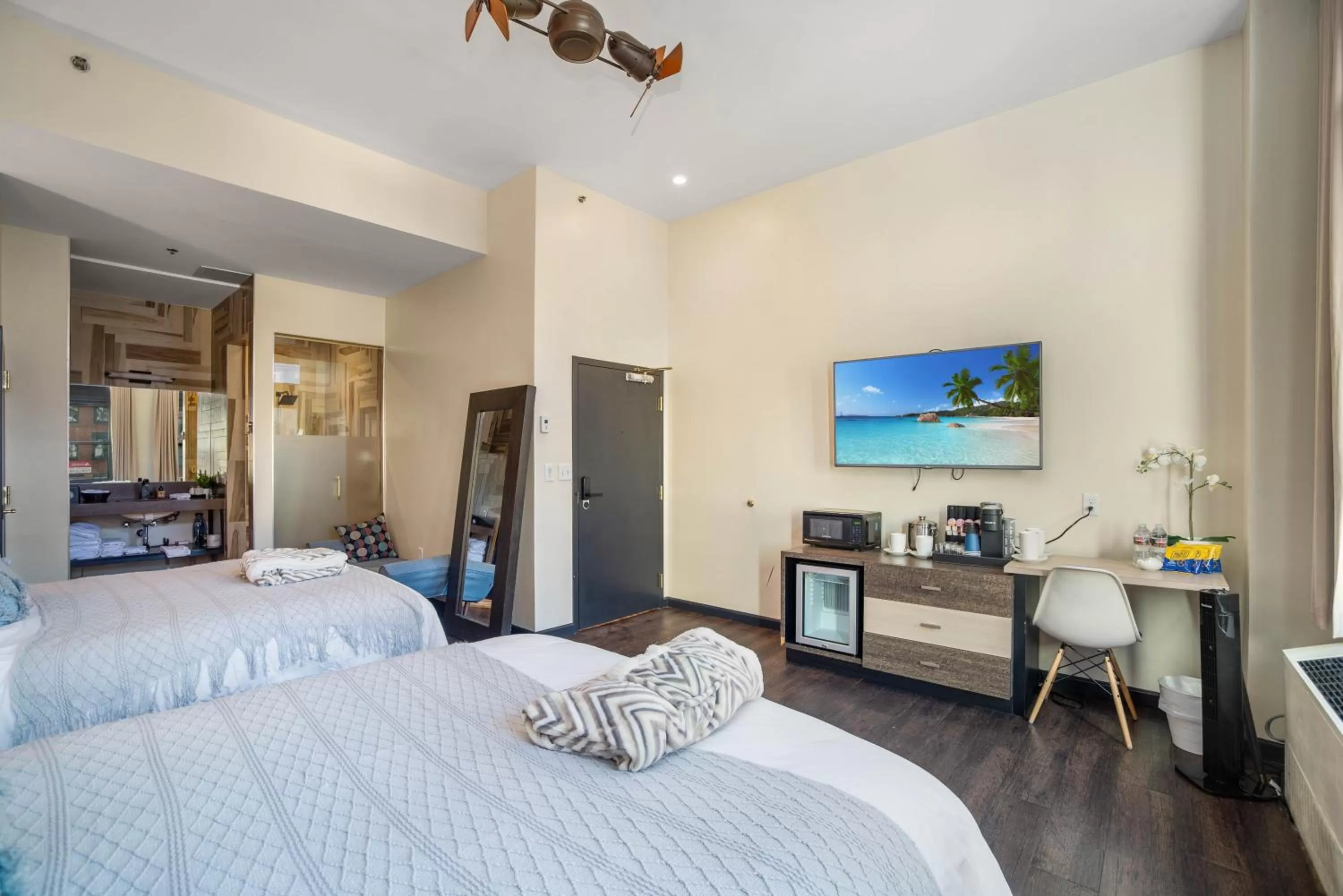 Photo of the whole room, Bed in Good Hotels Downtown Denver