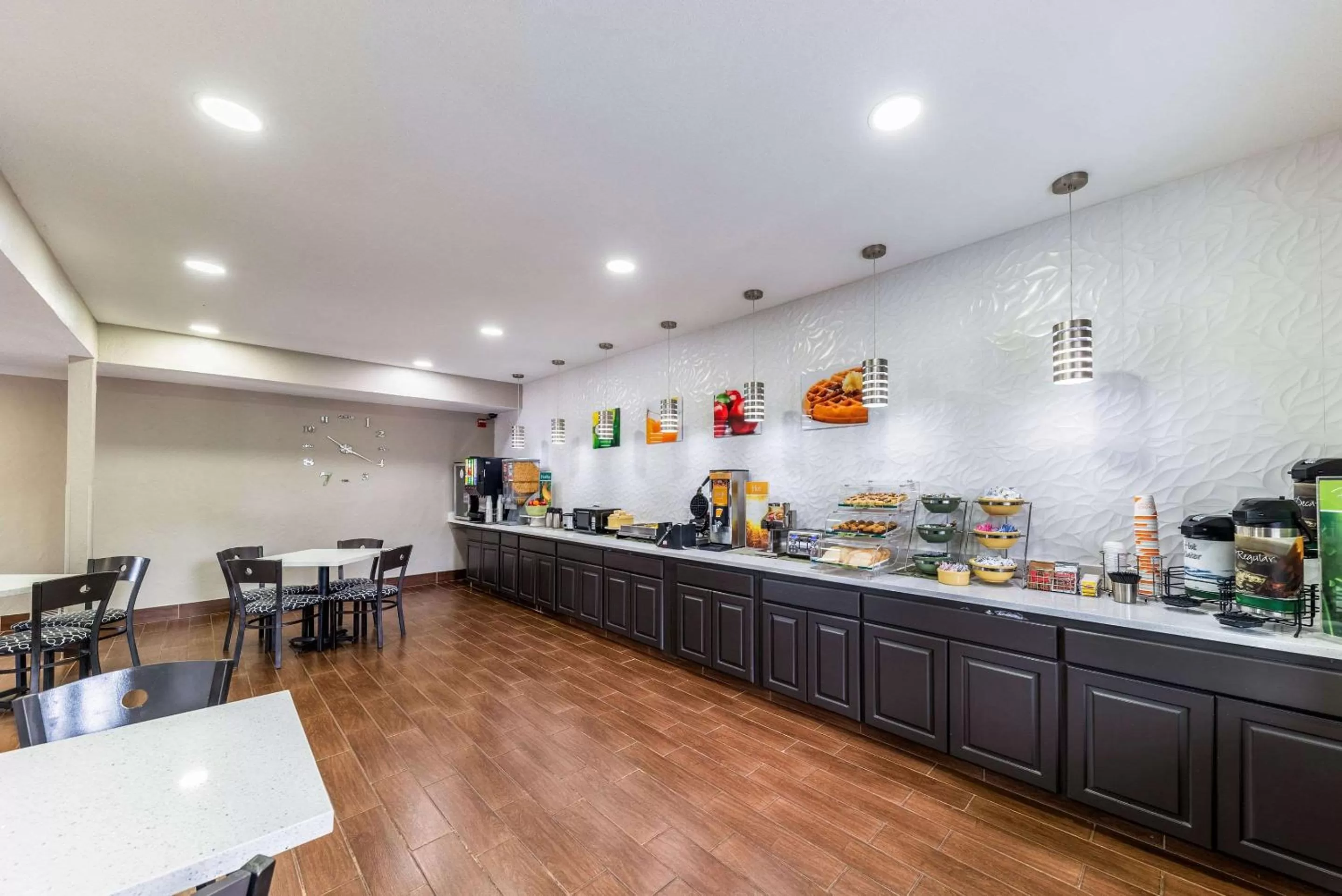 Restaurant/places to eat in Quality Inn & Suites Canton