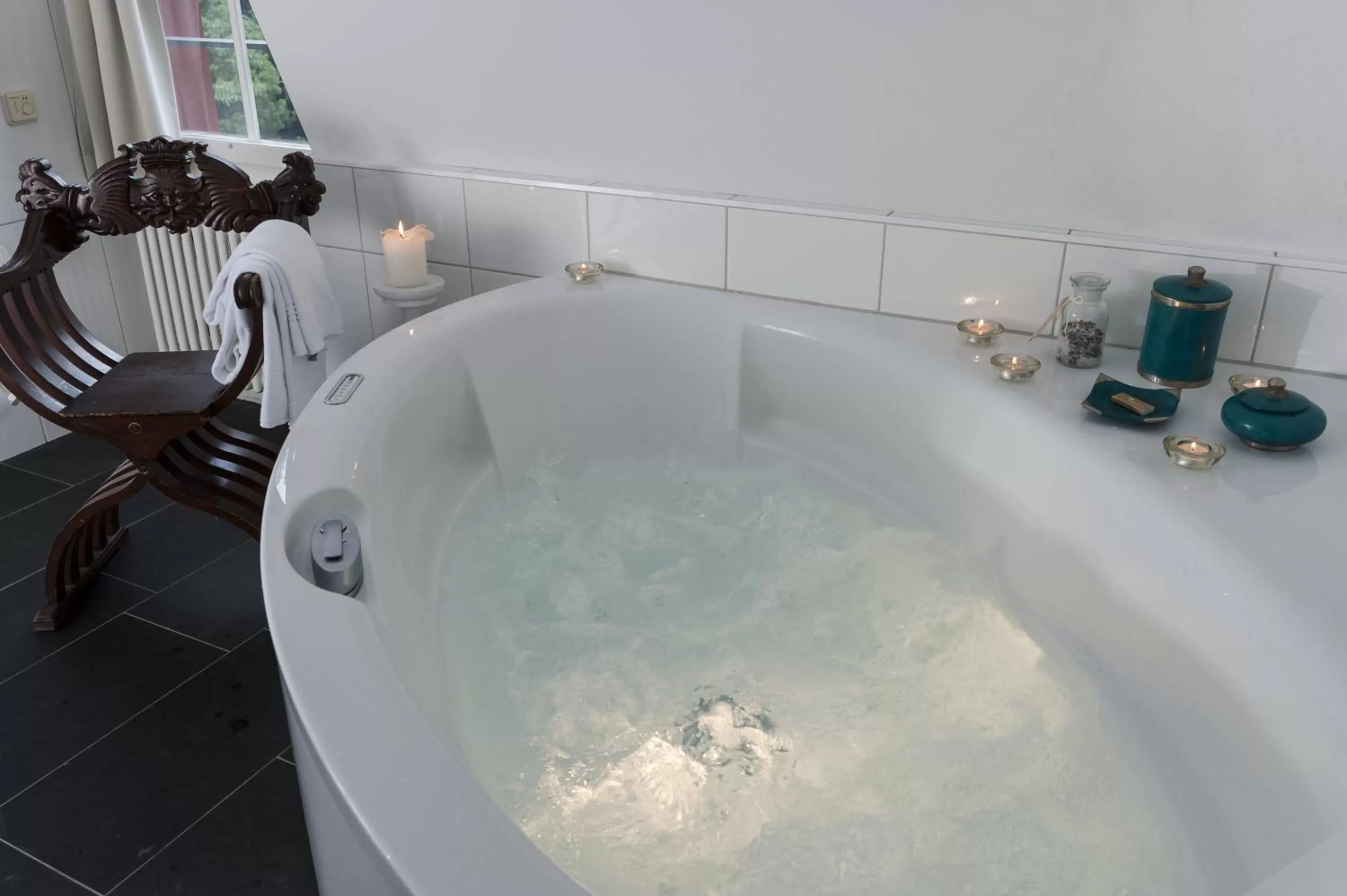 Hot Tub in Schloss Münchenwiler