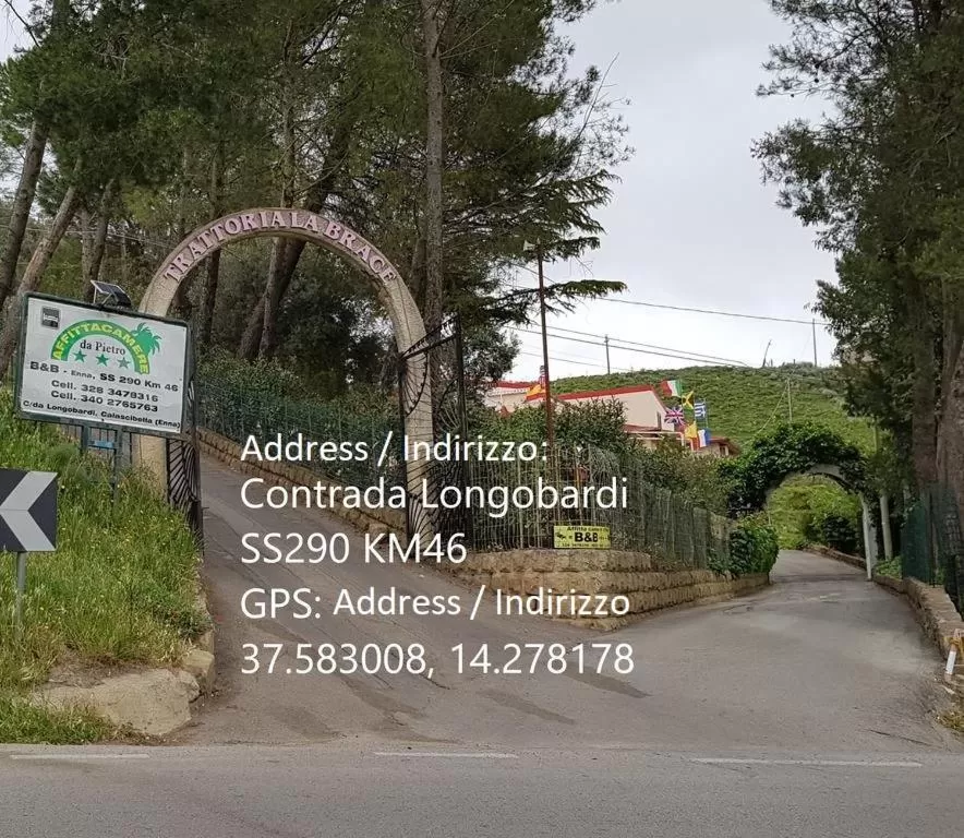 Facade/entrance, Property Logo/Sign in B&B da Pietro - Enna