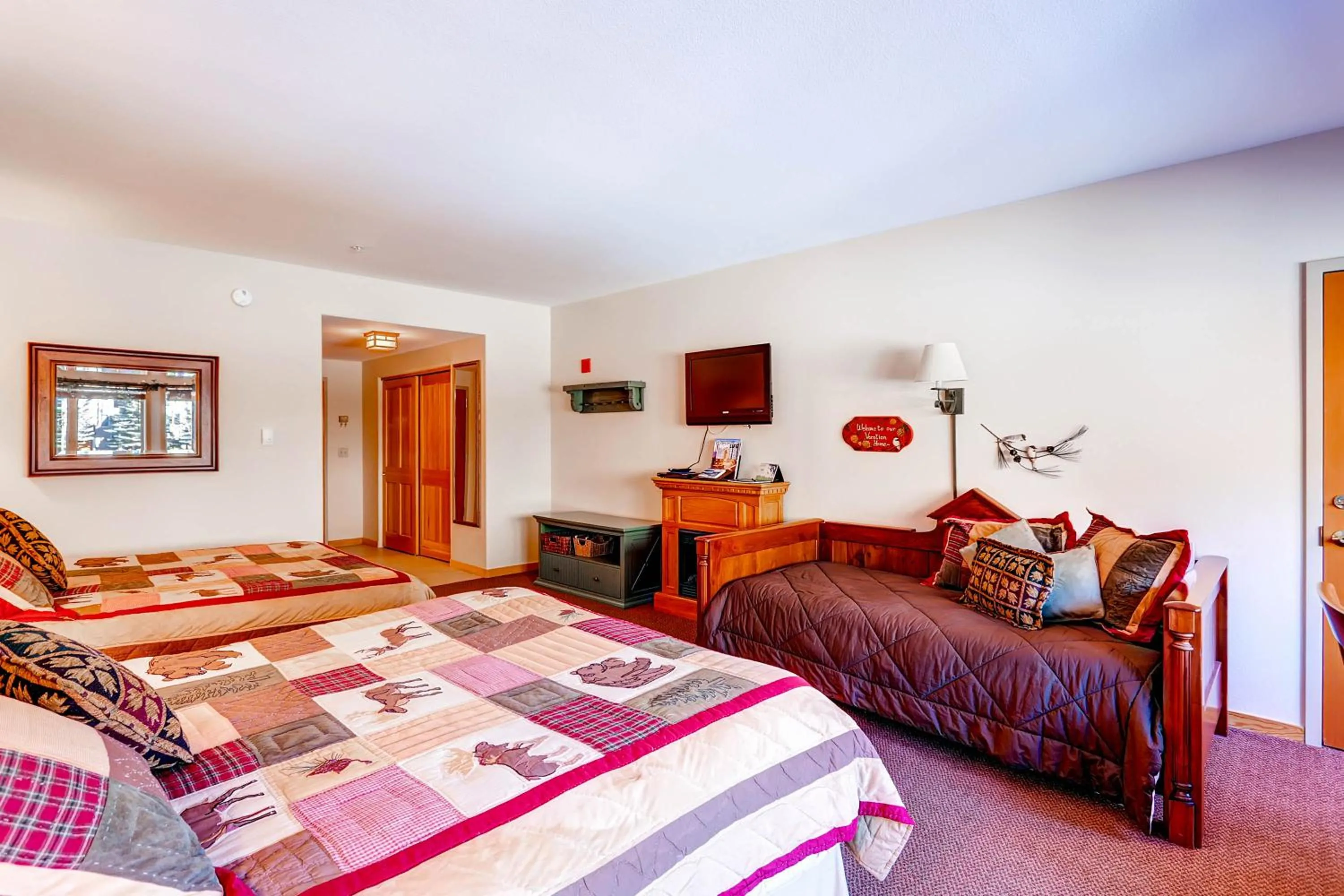 Living room, Bed in Gateway Mountain Lodge by Keystone Resort