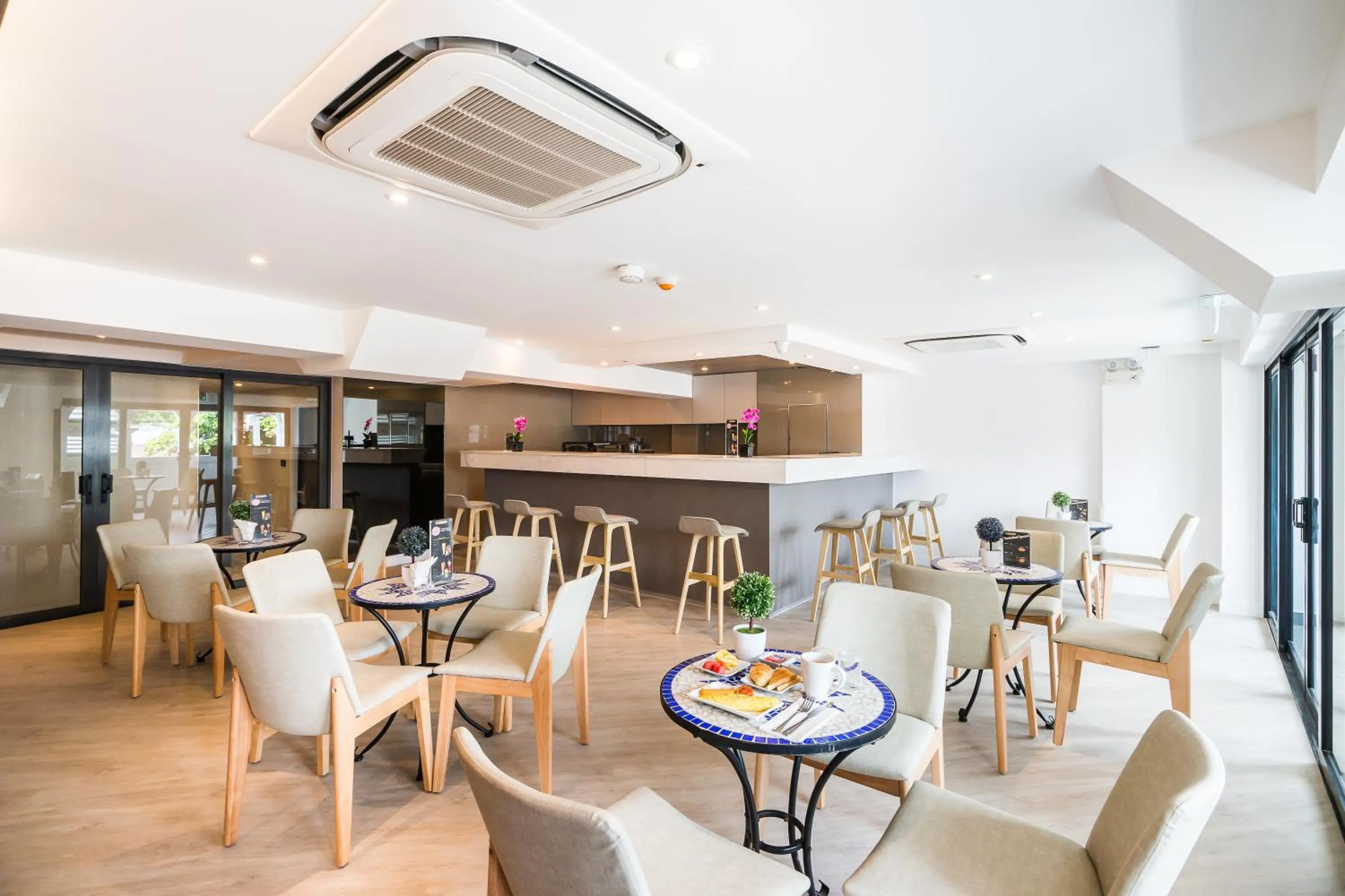 Restaurant/places to eat in Lucky House Khaosan