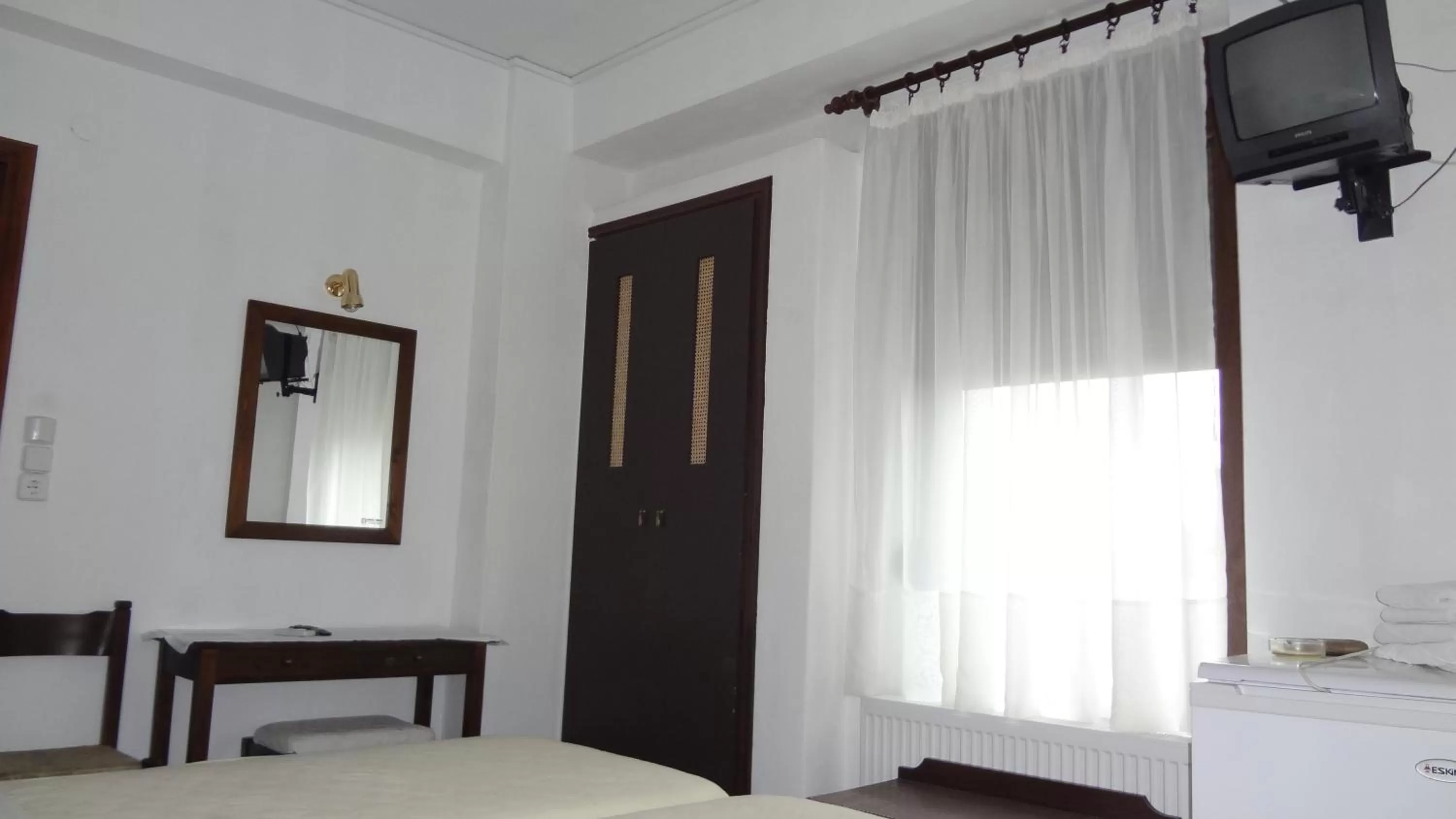 Day, TV/Entertainment Center in Acropolis Hotel