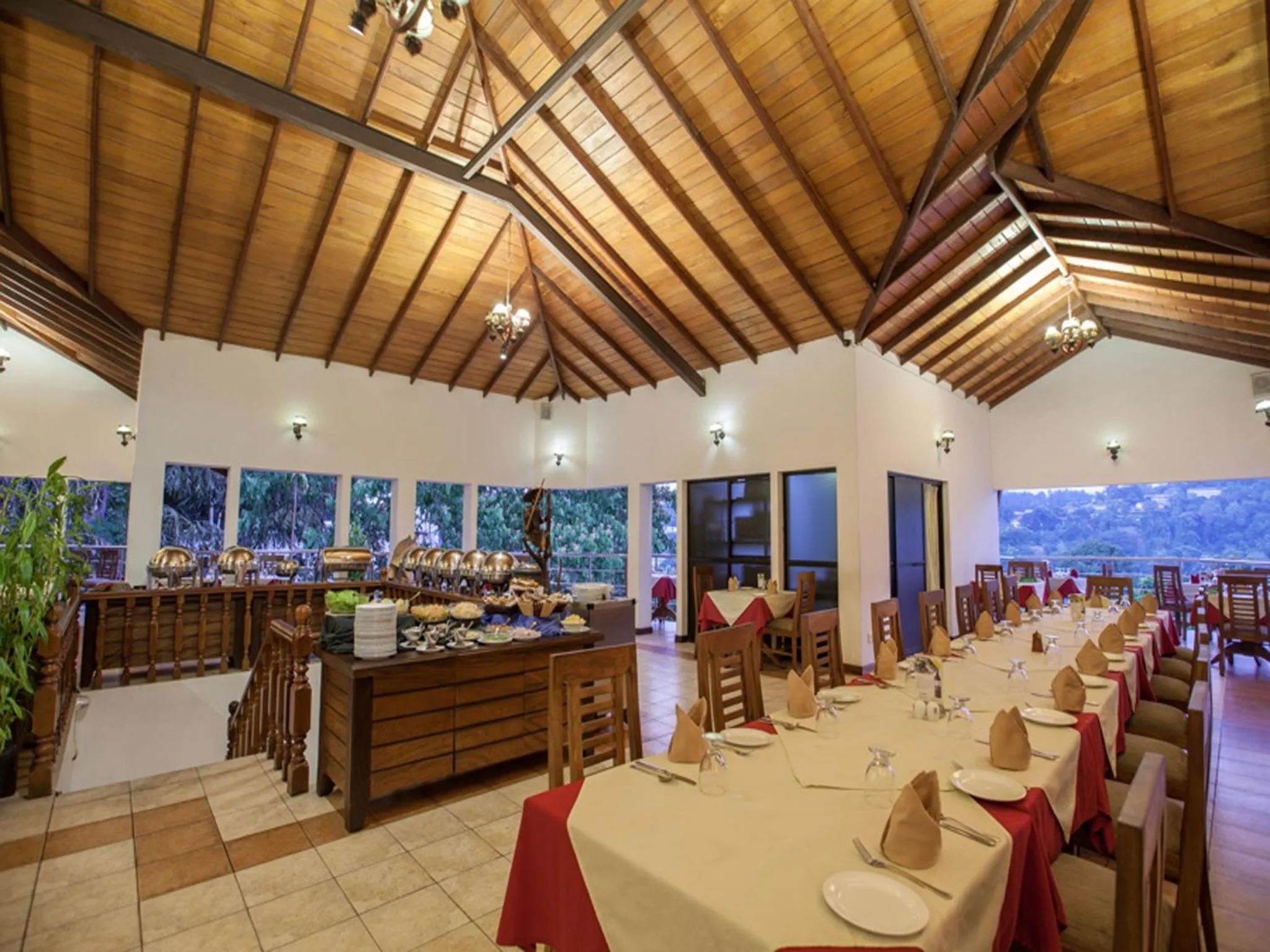 Restaurant/places to eat in Senani Hotel