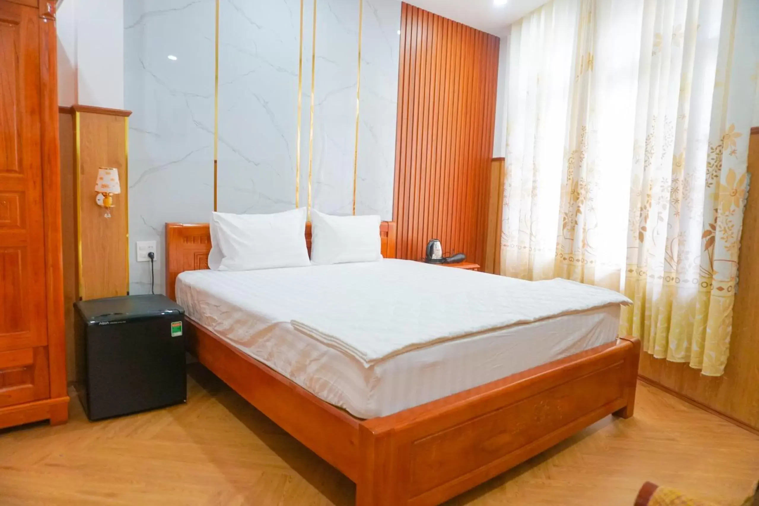 Large Double Room in Nhu Y Hotel Large Double Room in Nhu Y Hotel