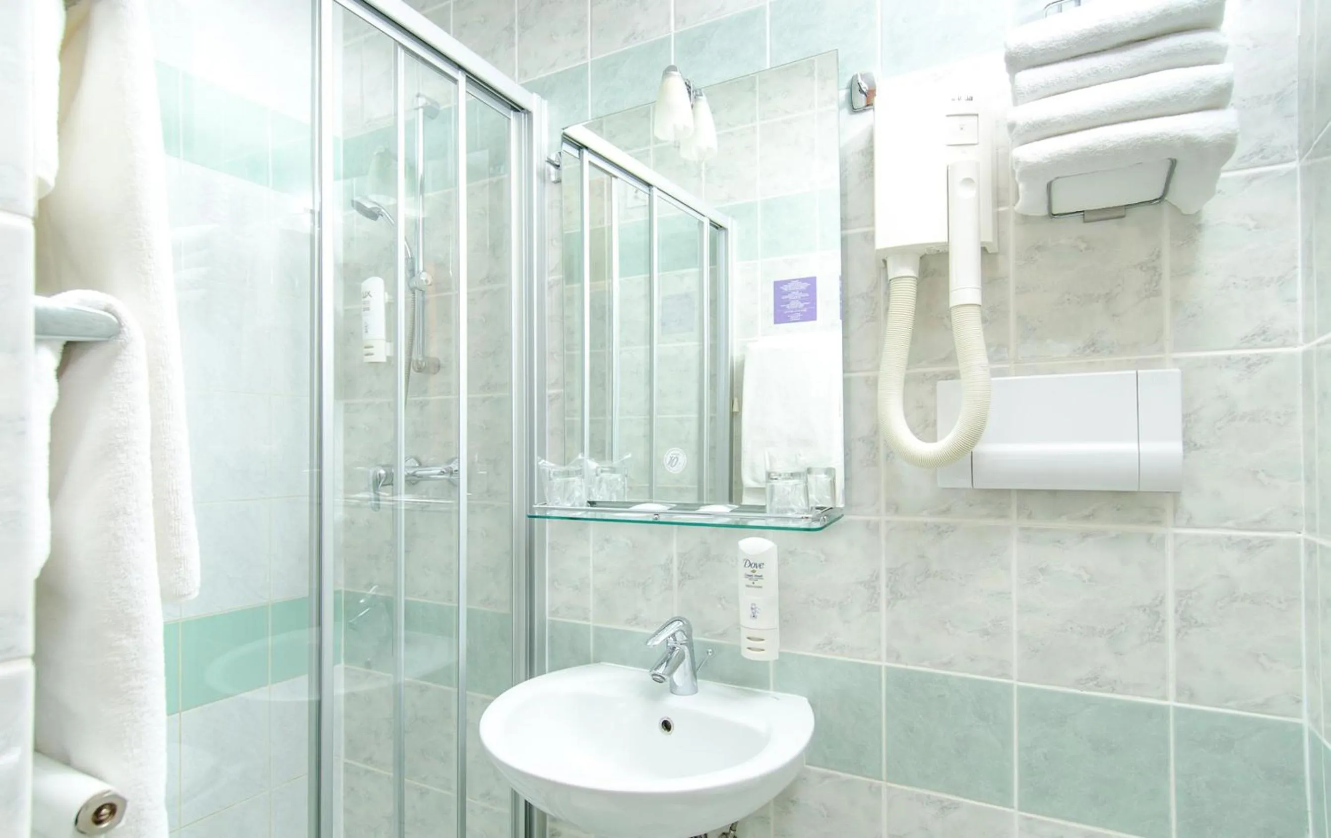 Double or Twin Room with Balcony and Partial Sea View in Hotel Punta