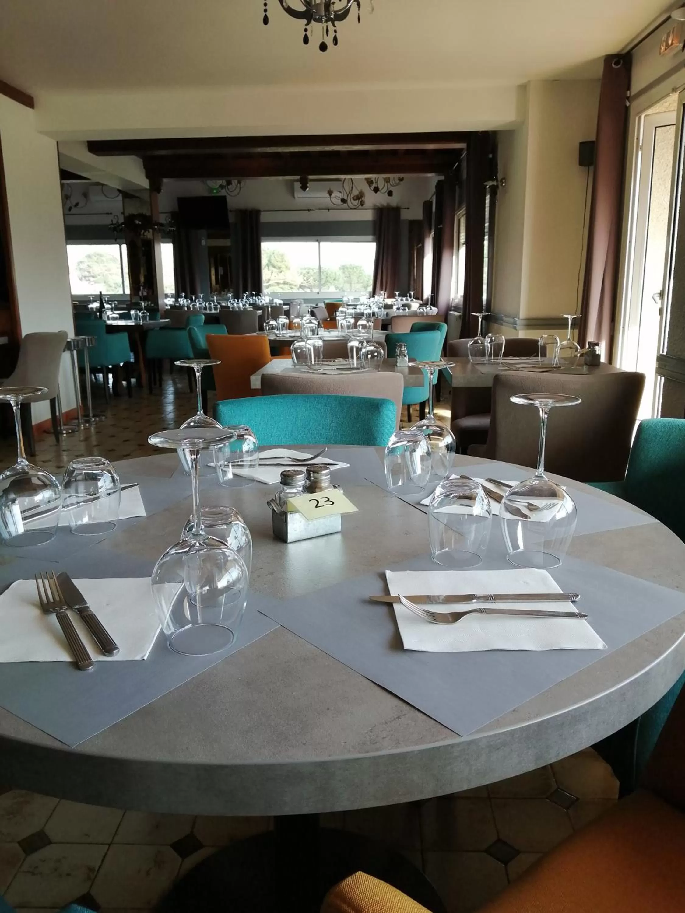 Restaurant/places to eat in Le Neoulous