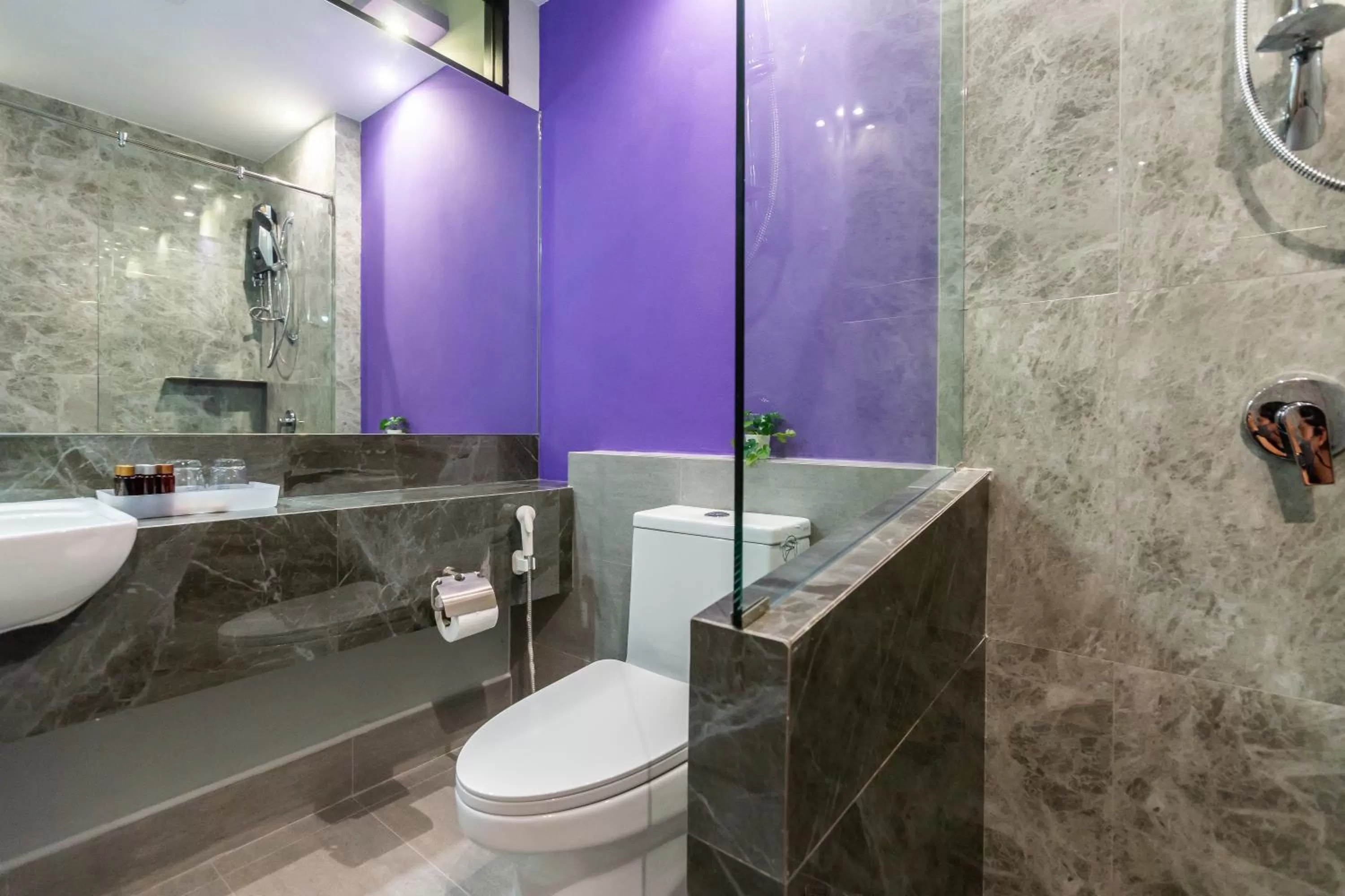 Bathroom in Hi Sotel Victory Monument