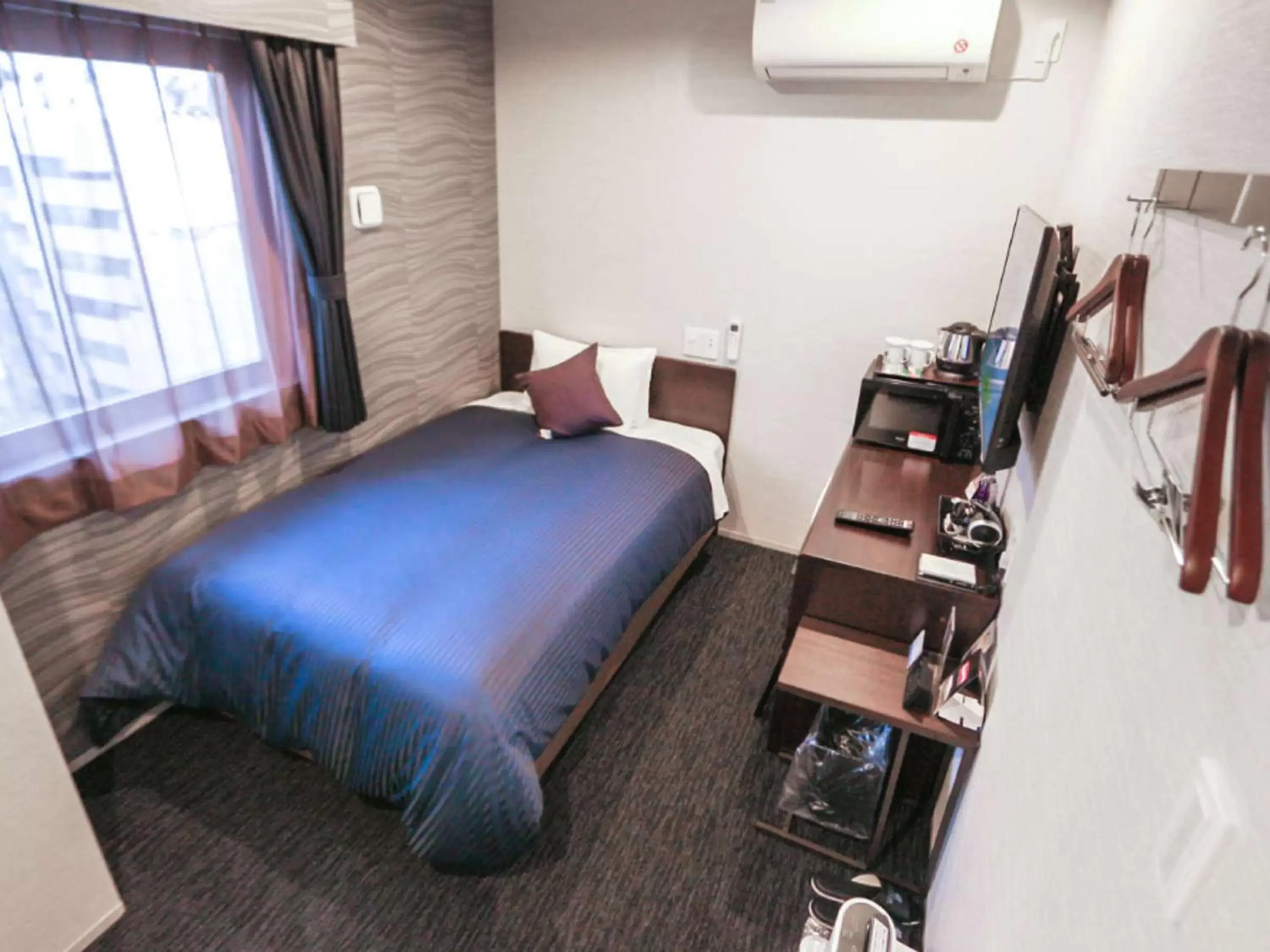 Double Room with Small Double Bed - single occupancy - Non-Smoking in HOTEL LiVEMAX Tokyo Kanda-Ekimae Double Room with Small Double Bed - single occupancy - Non-Smoking in HOTEL LiVEMAX Tokyo Kanda-Ekimae
