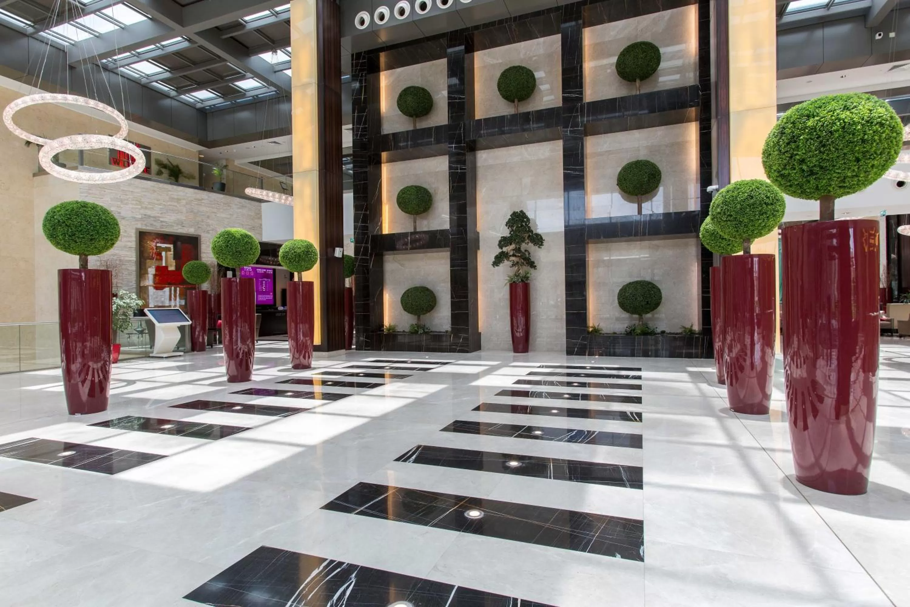 Lobby or reception in Crowne Plaza Riyadh - RDC Hotel & Convention by IHG