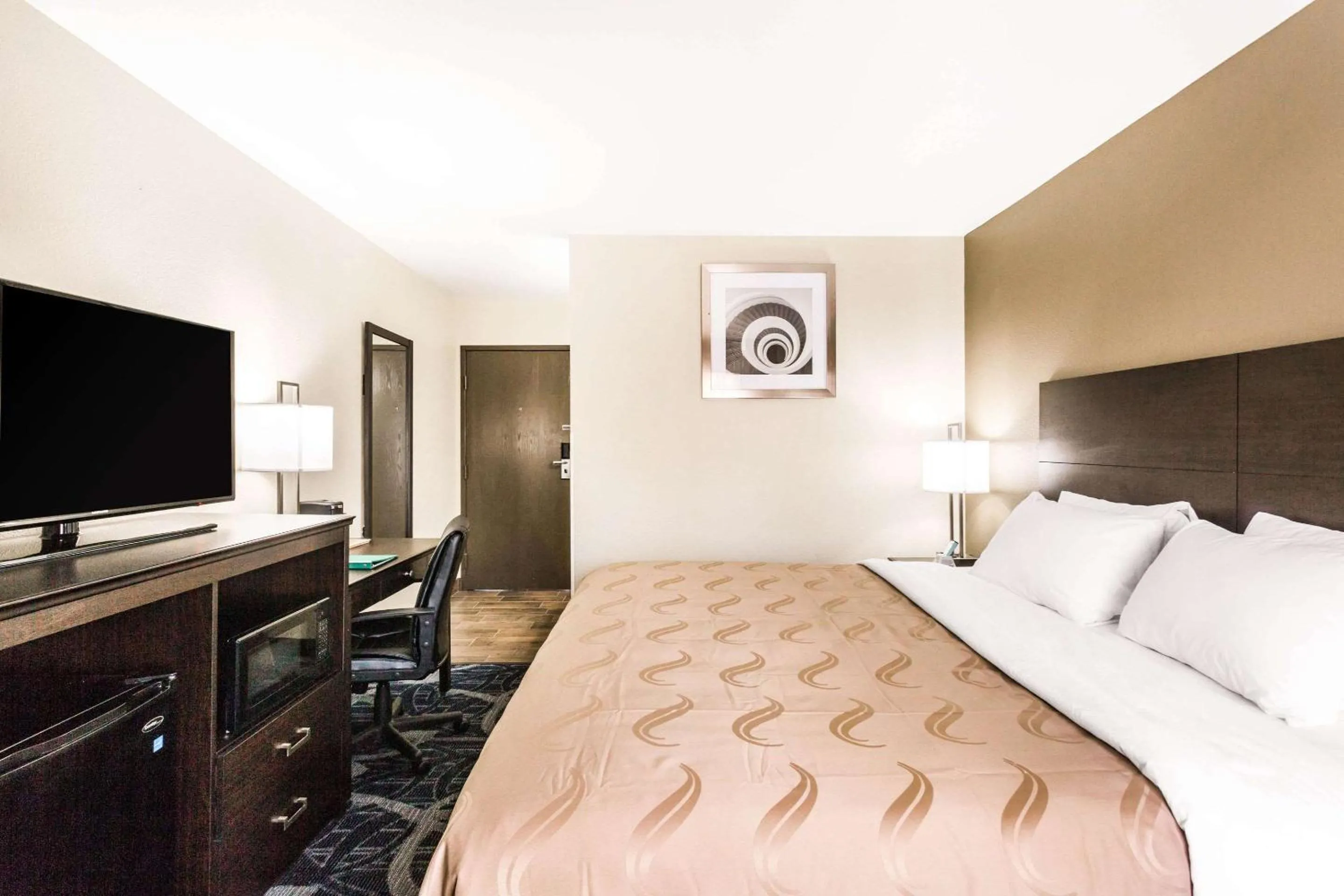 Photo of the whole room, Bed in Quality Inn Salt Lake City Downtown