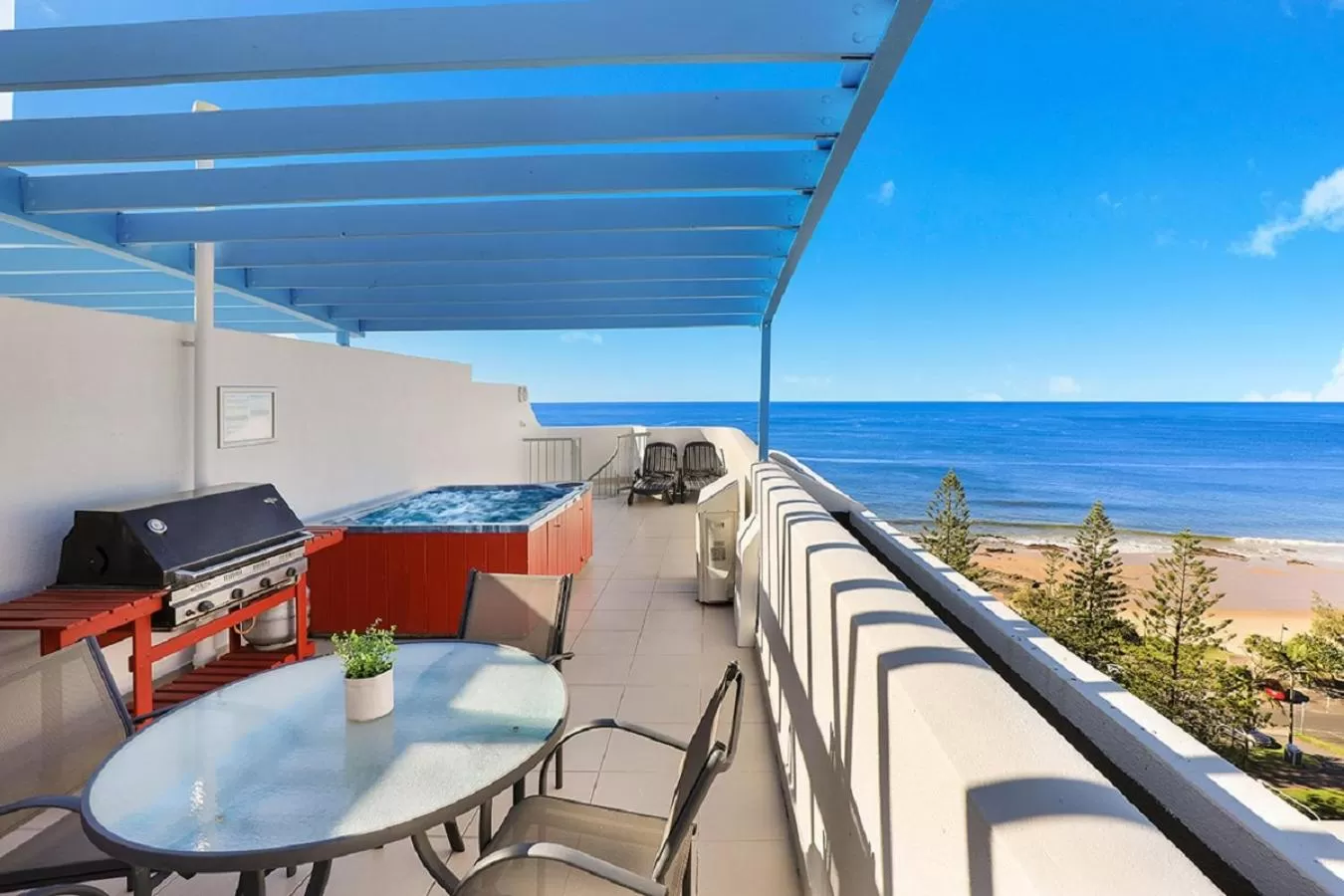 Hot Tub in Malibu Apartments