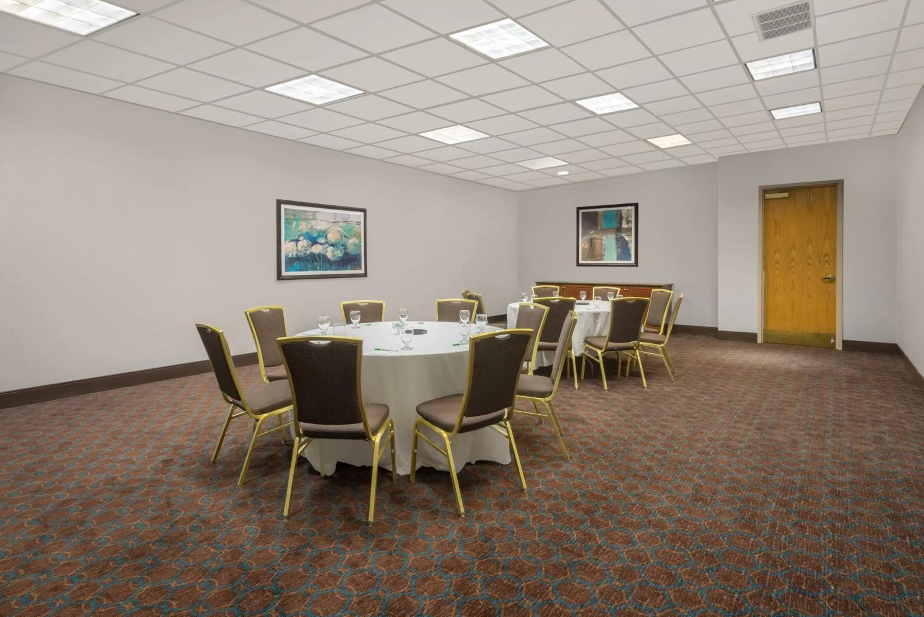 Meeting/conference room in enVision Hotel & Conference Center Mansfield-Foxboro