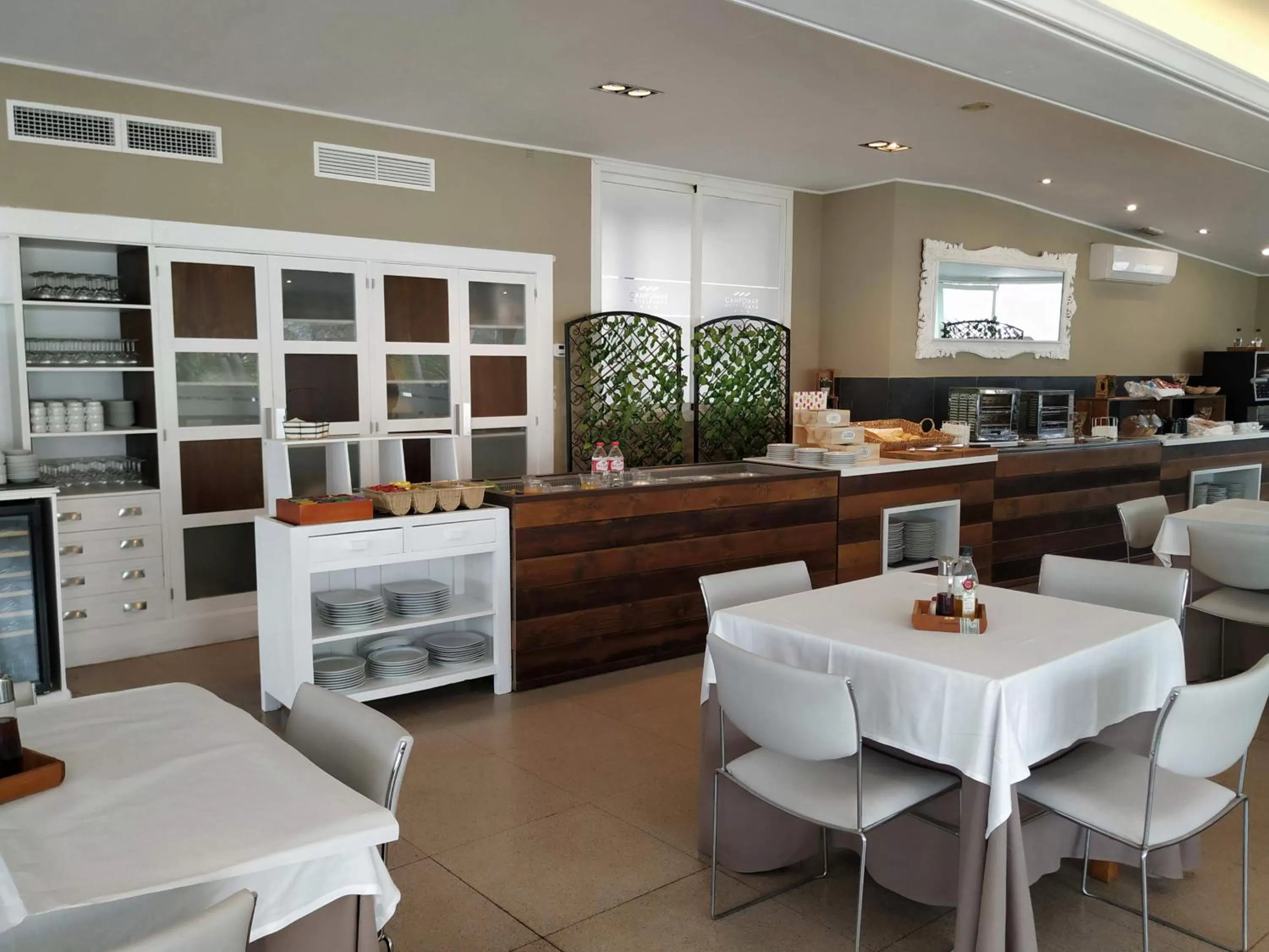 Restaurant/places to eat in Campomar Playa