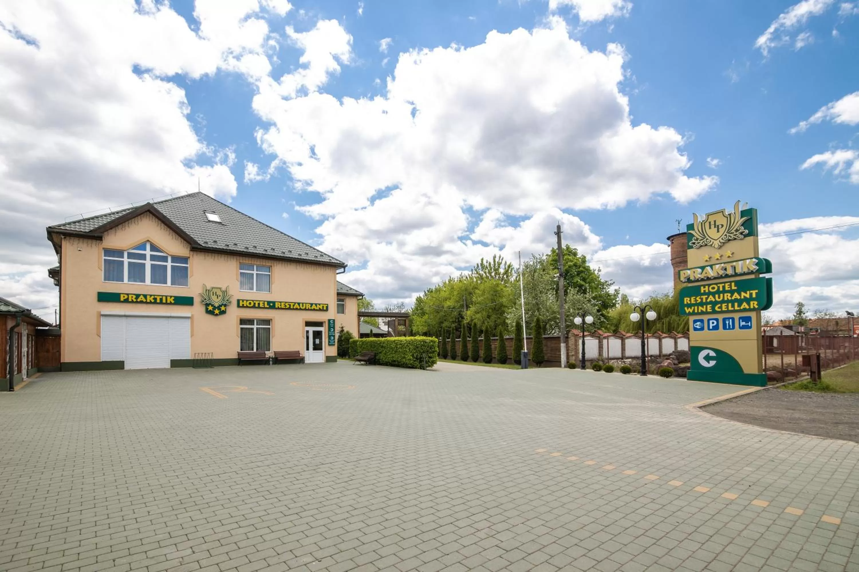 Property Building in Praktik Hotel & Restaurant