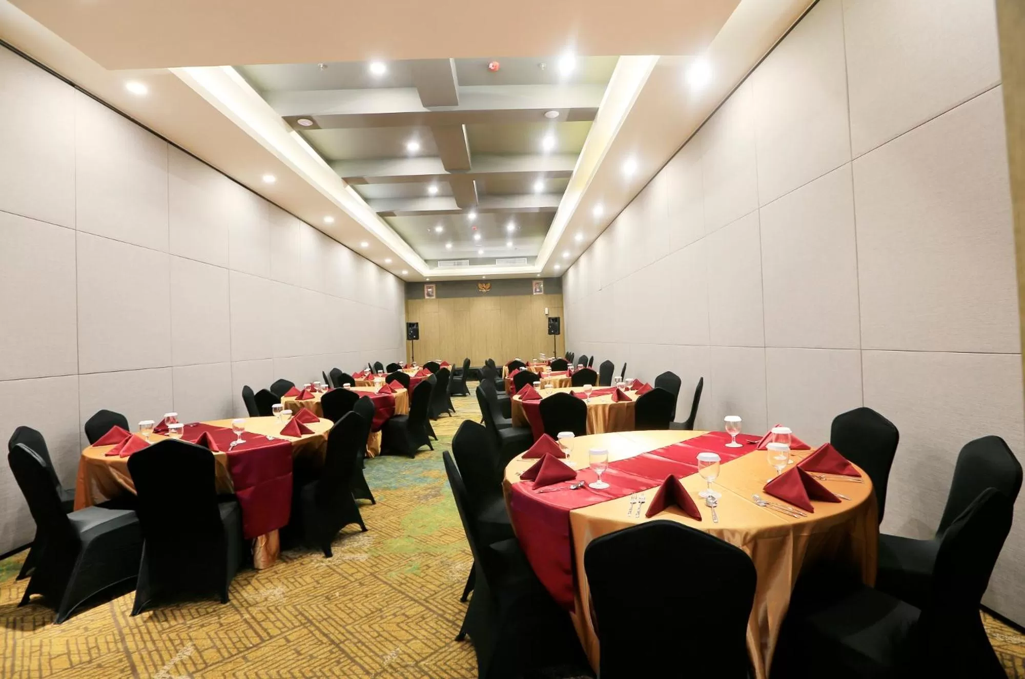 Meeting/conference room in Luminor Hotel Purwokerto By WH