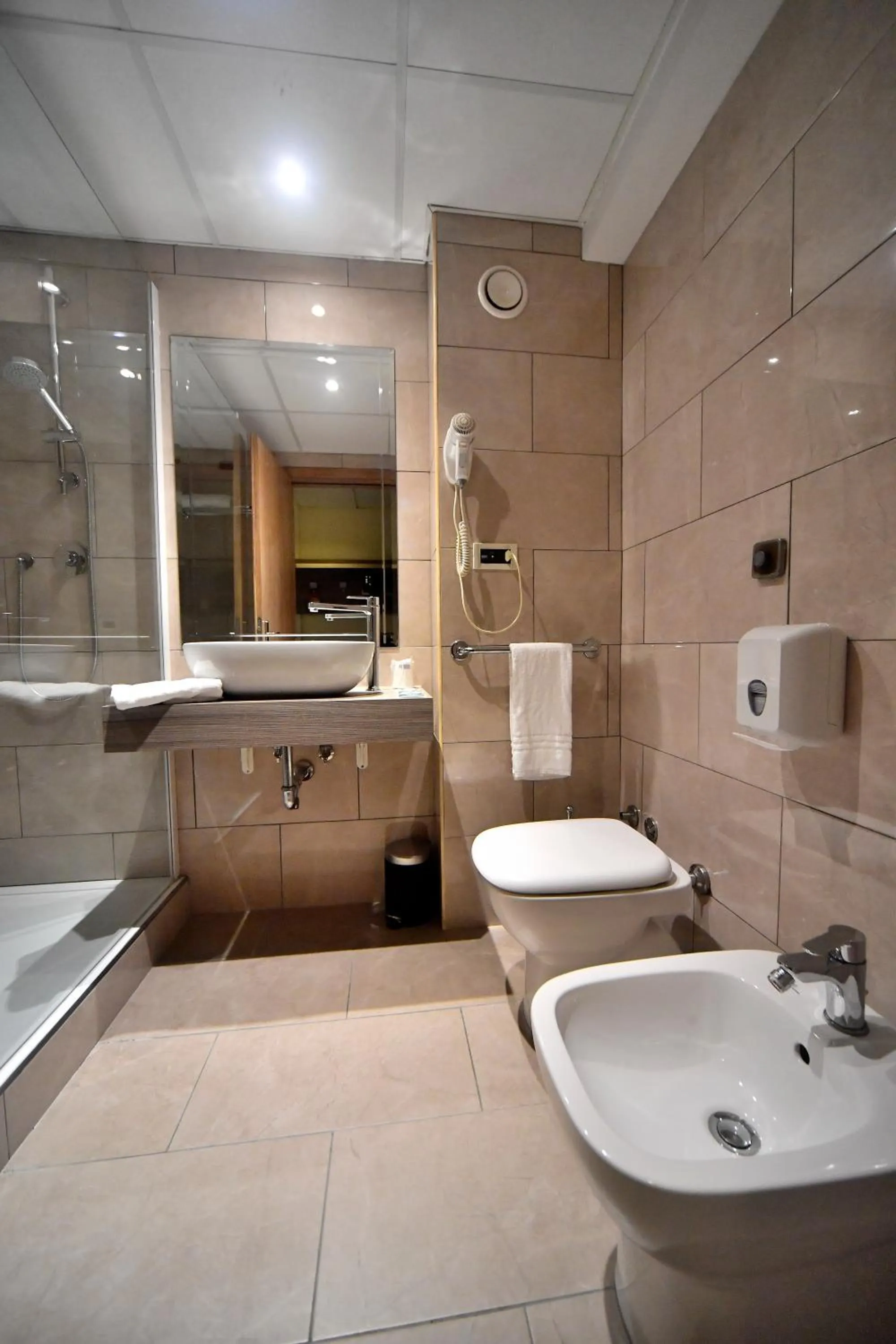 Bathroom in Palace Inn Rome Fiano