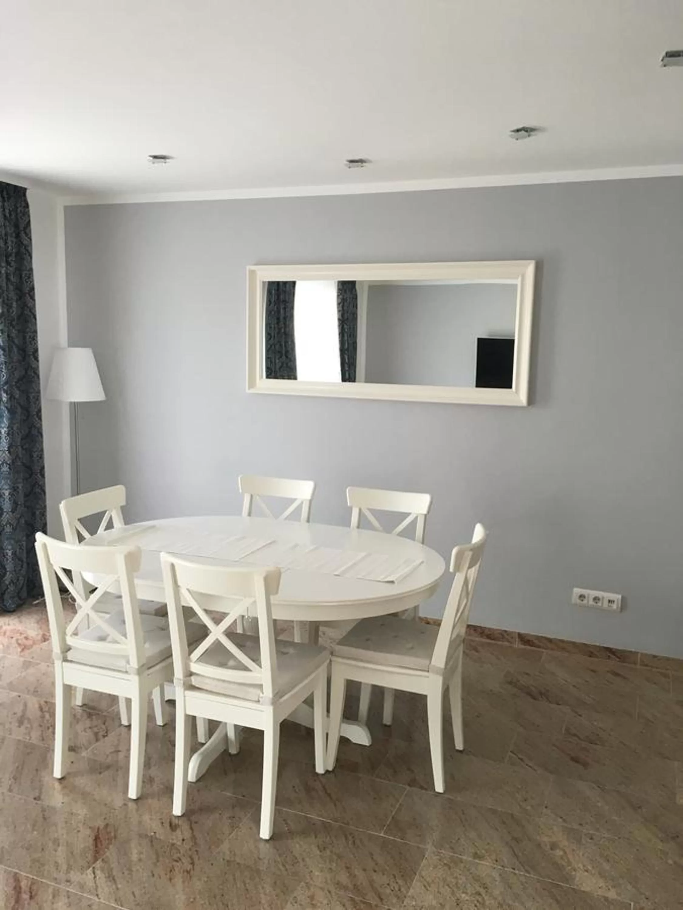 Property building in Merkel Villa Apartamente