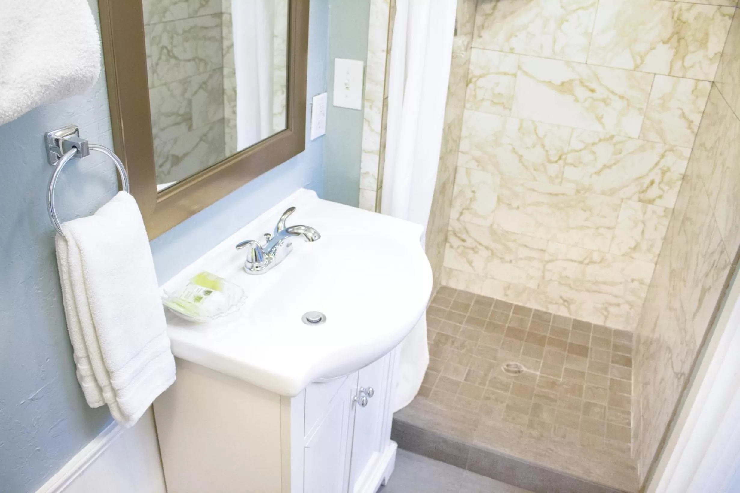 Bathroom in Ocean Echo Inn & Beach Cottages
