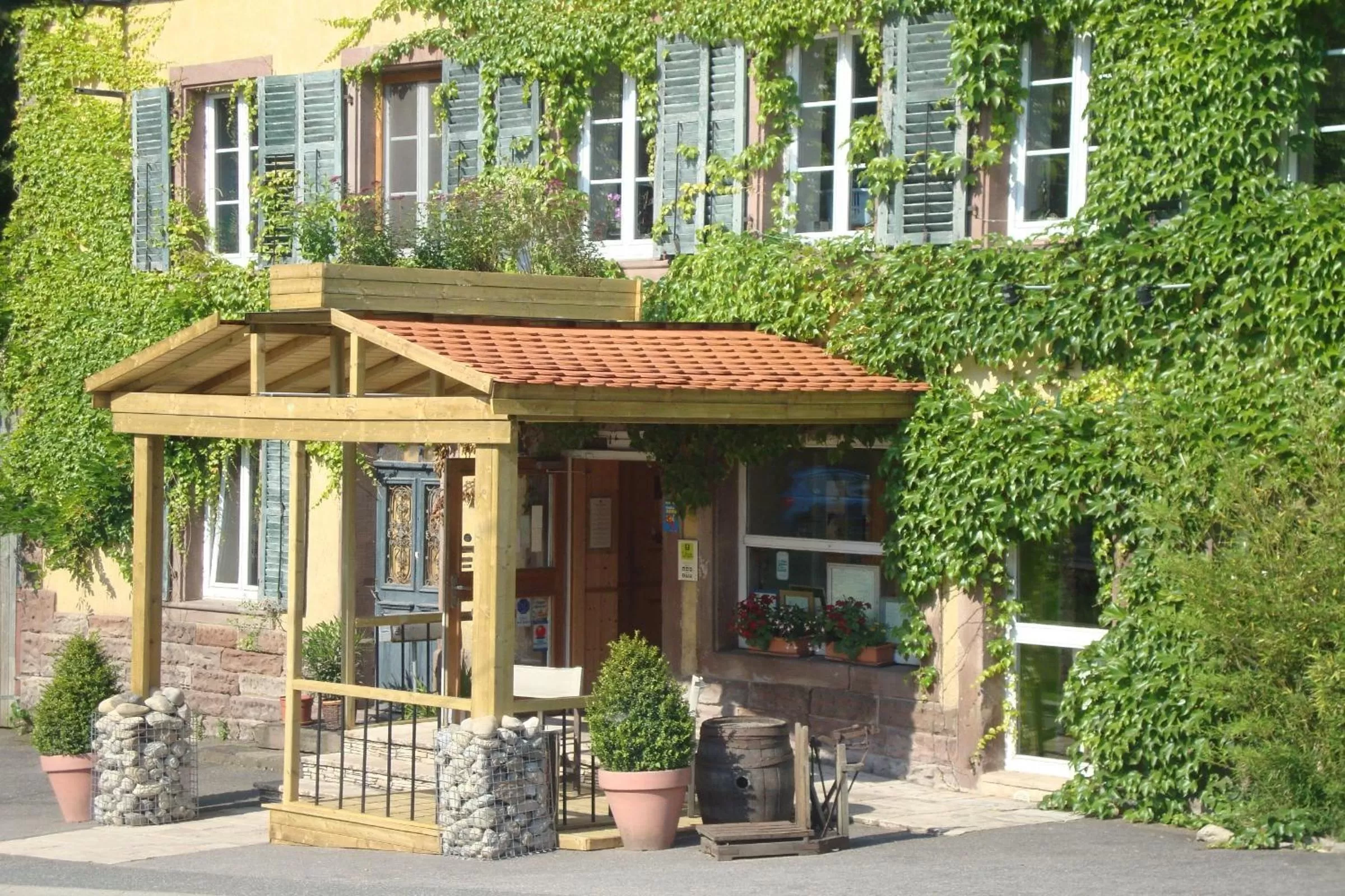 Facade/entrance in L'Etable Gourmande