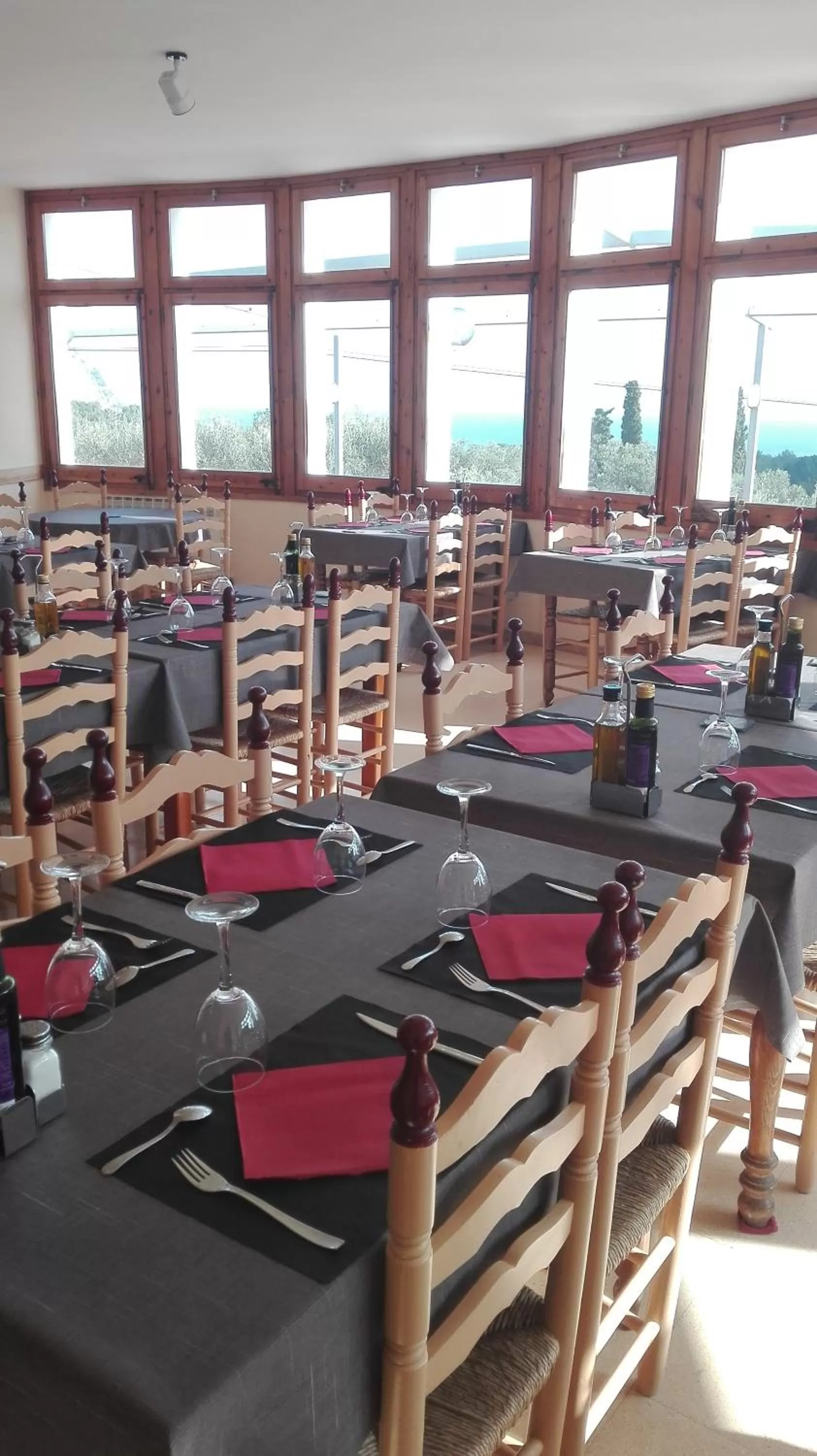 Restaurant/Places to Eat in Hostal Ondina