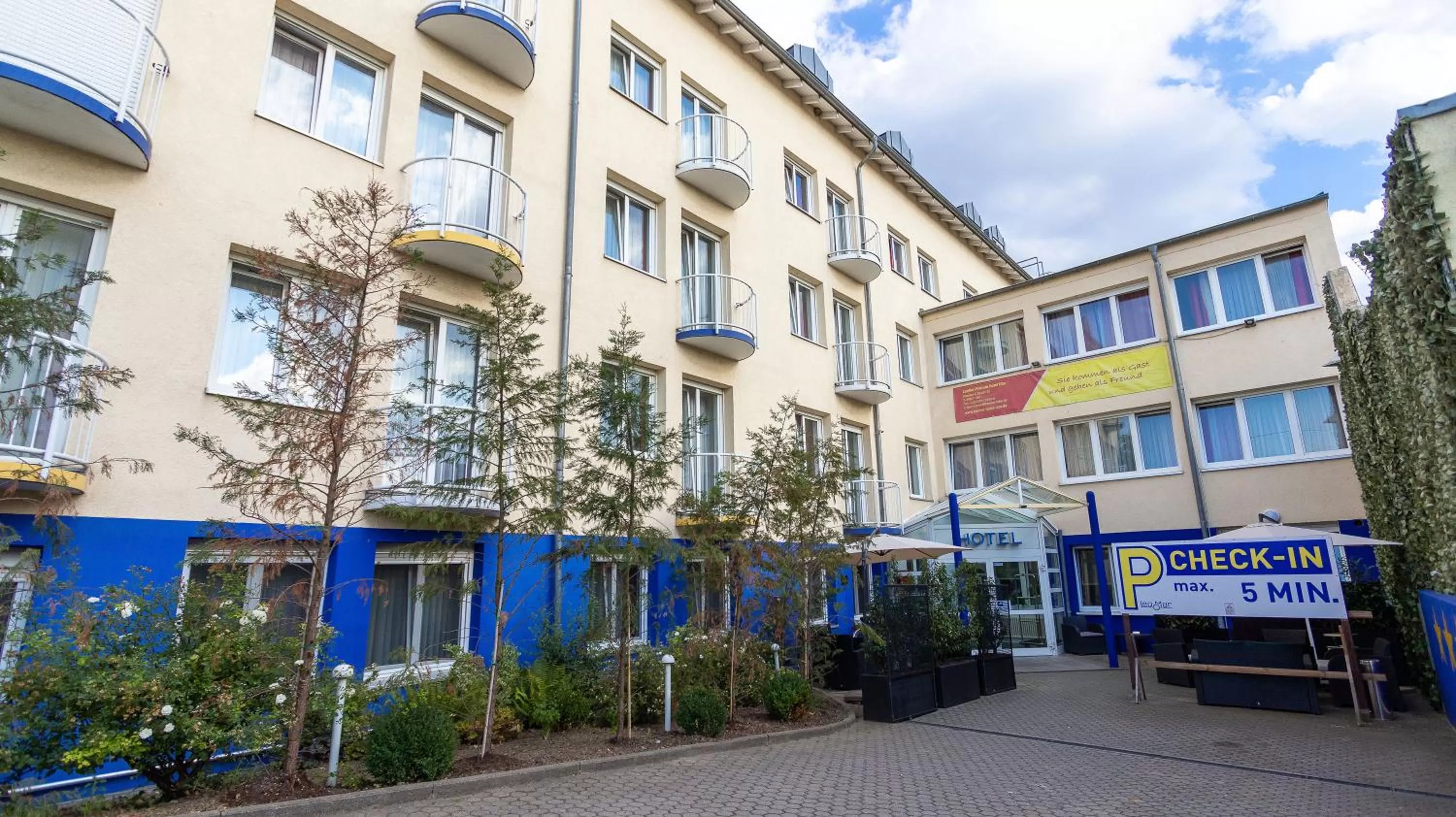 Facade/entrance, Property Building in LeoMar Hotel