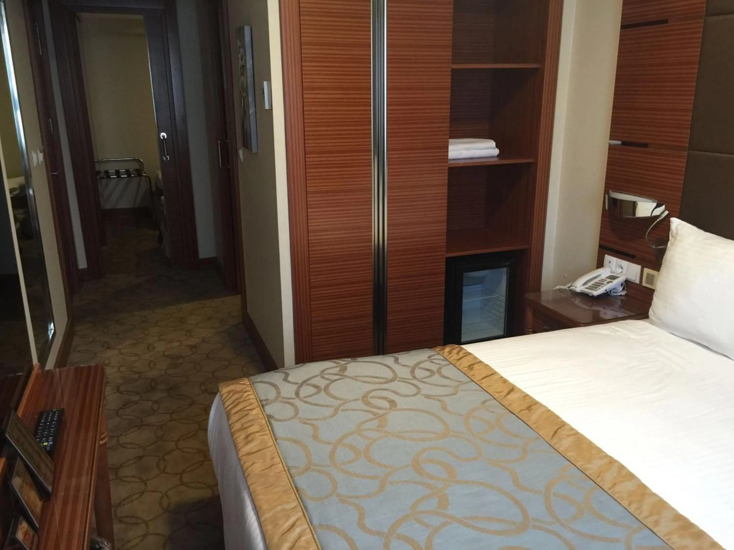 Bedroom in Glorious Hotel