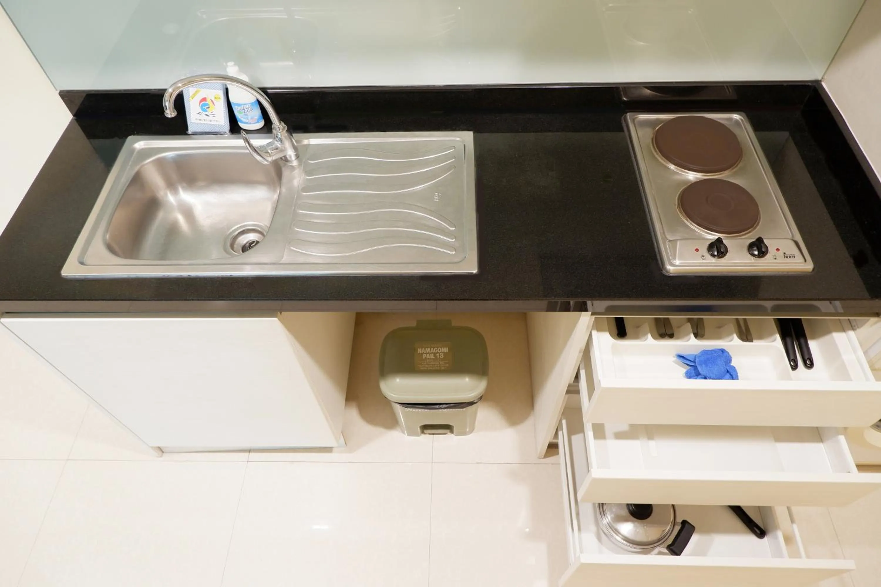 Kitchen or kitchenette in 42Grand Residence