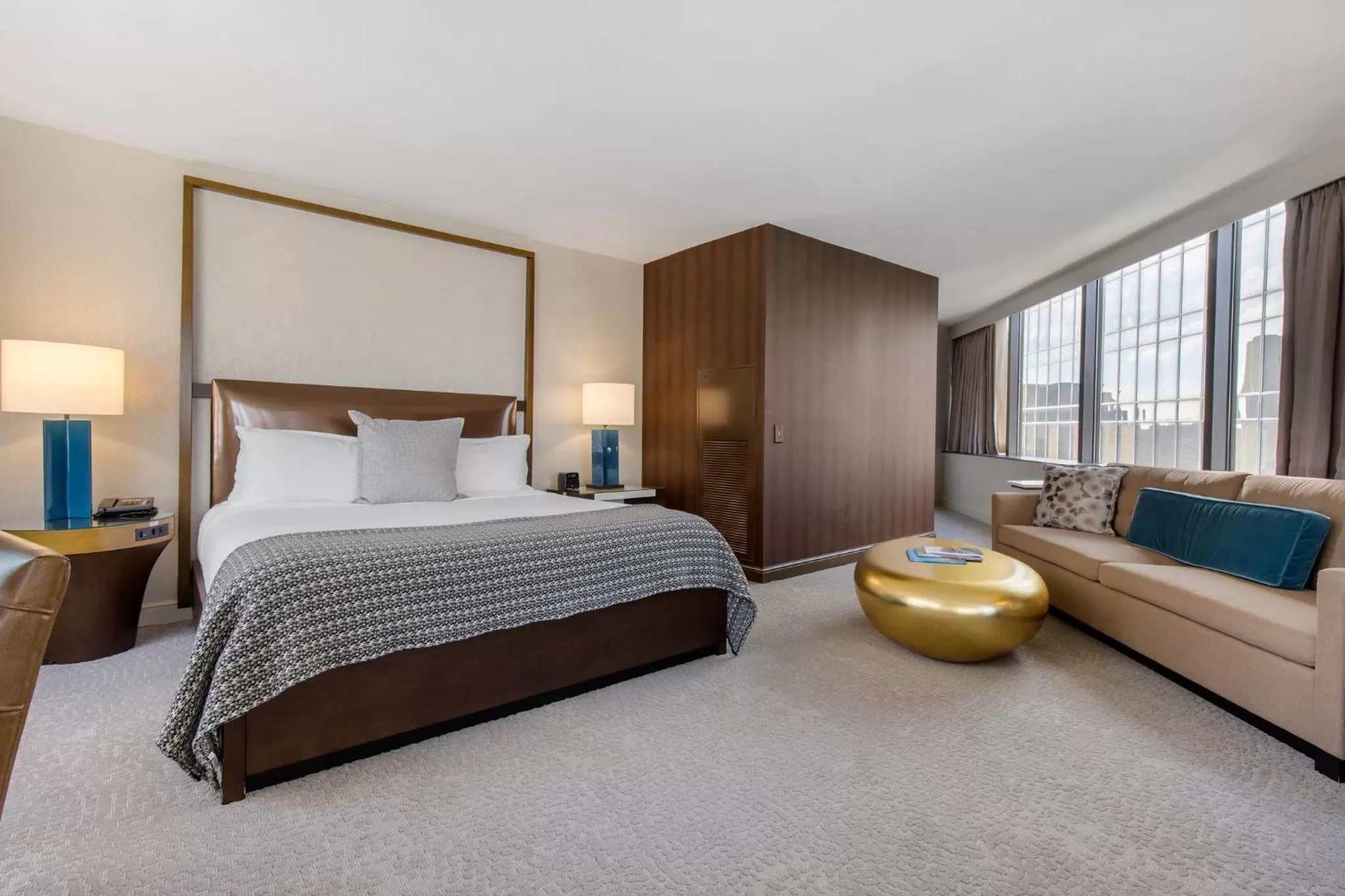 Photo of the whole room, Bed in Omni Charlotte Hotel