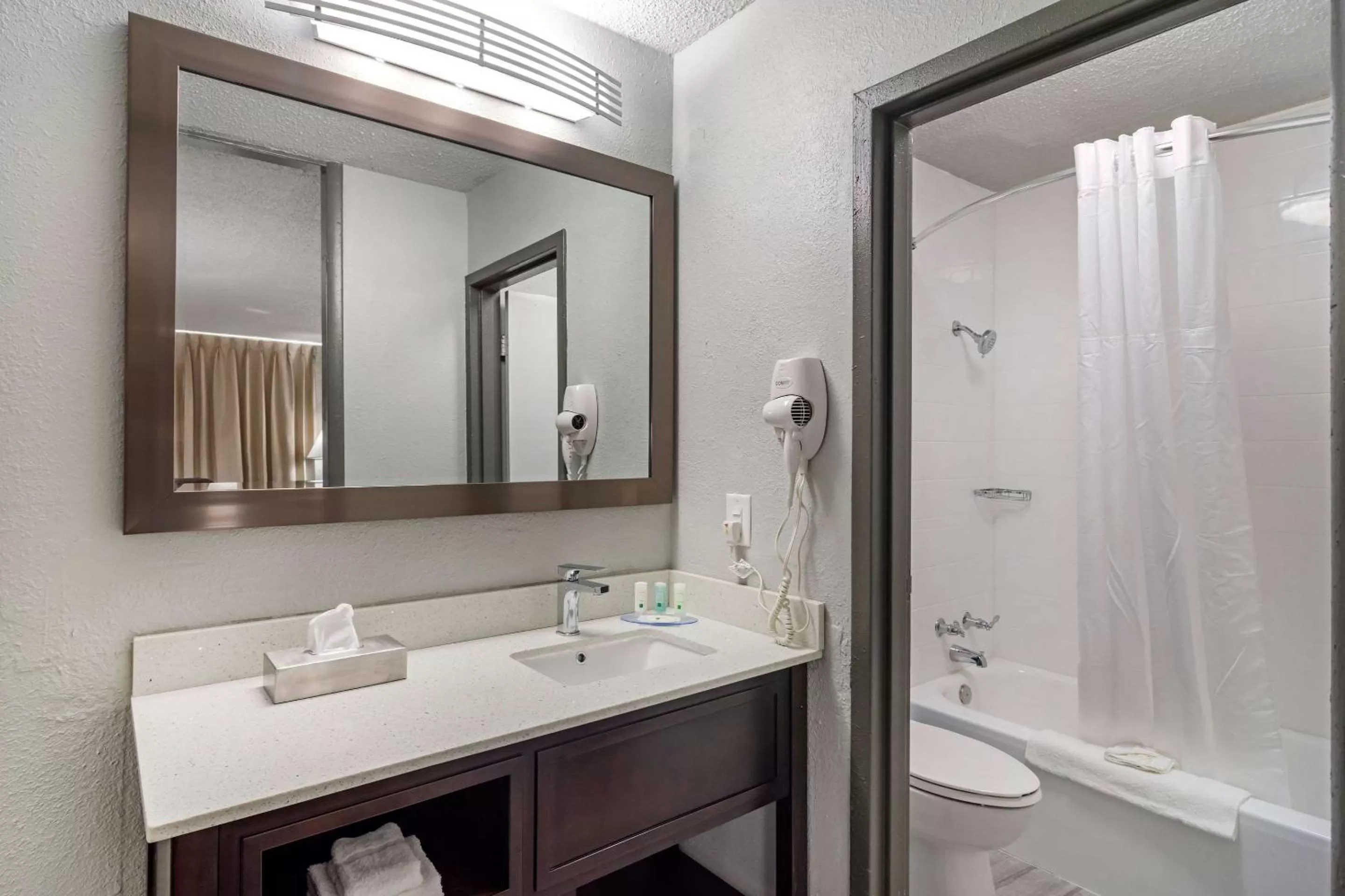 Bathroom in Quality Inn & Suites Cartersville South