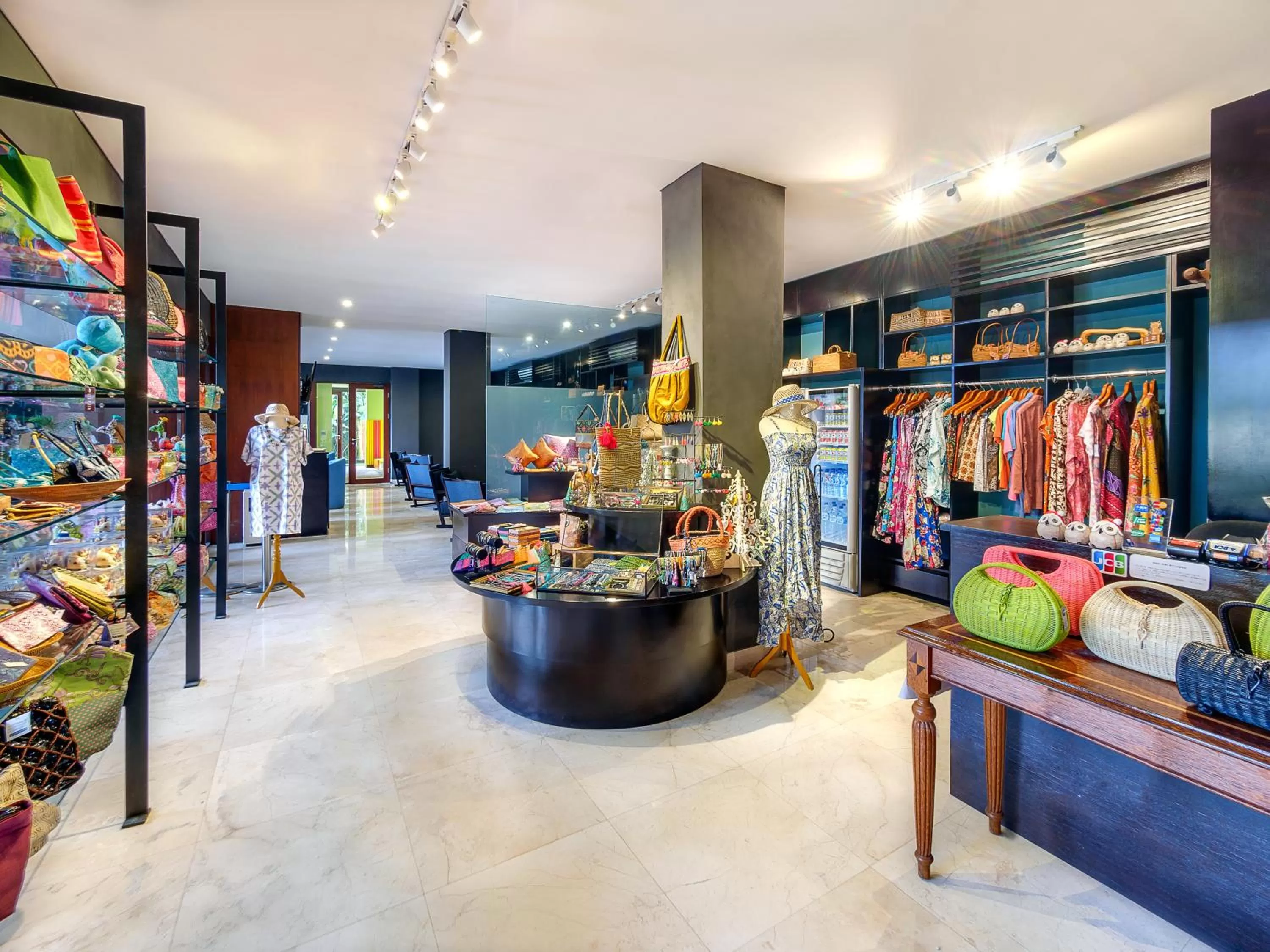 Shopping Area in Watermark Hotel & Spa Bali