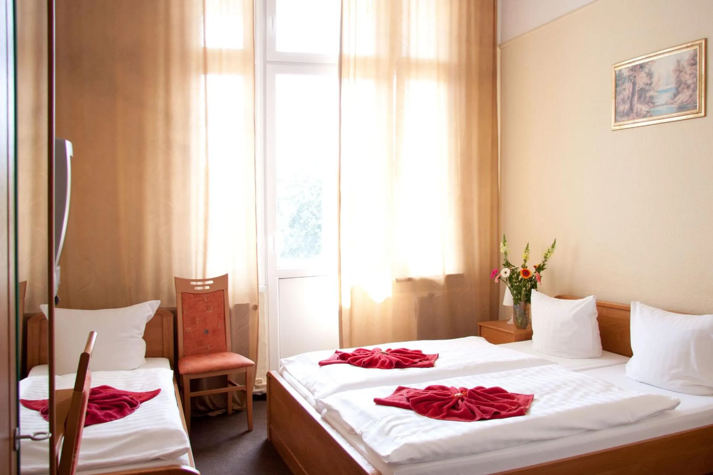 Photo of the whole room, Bed in Hotel AI Königshof