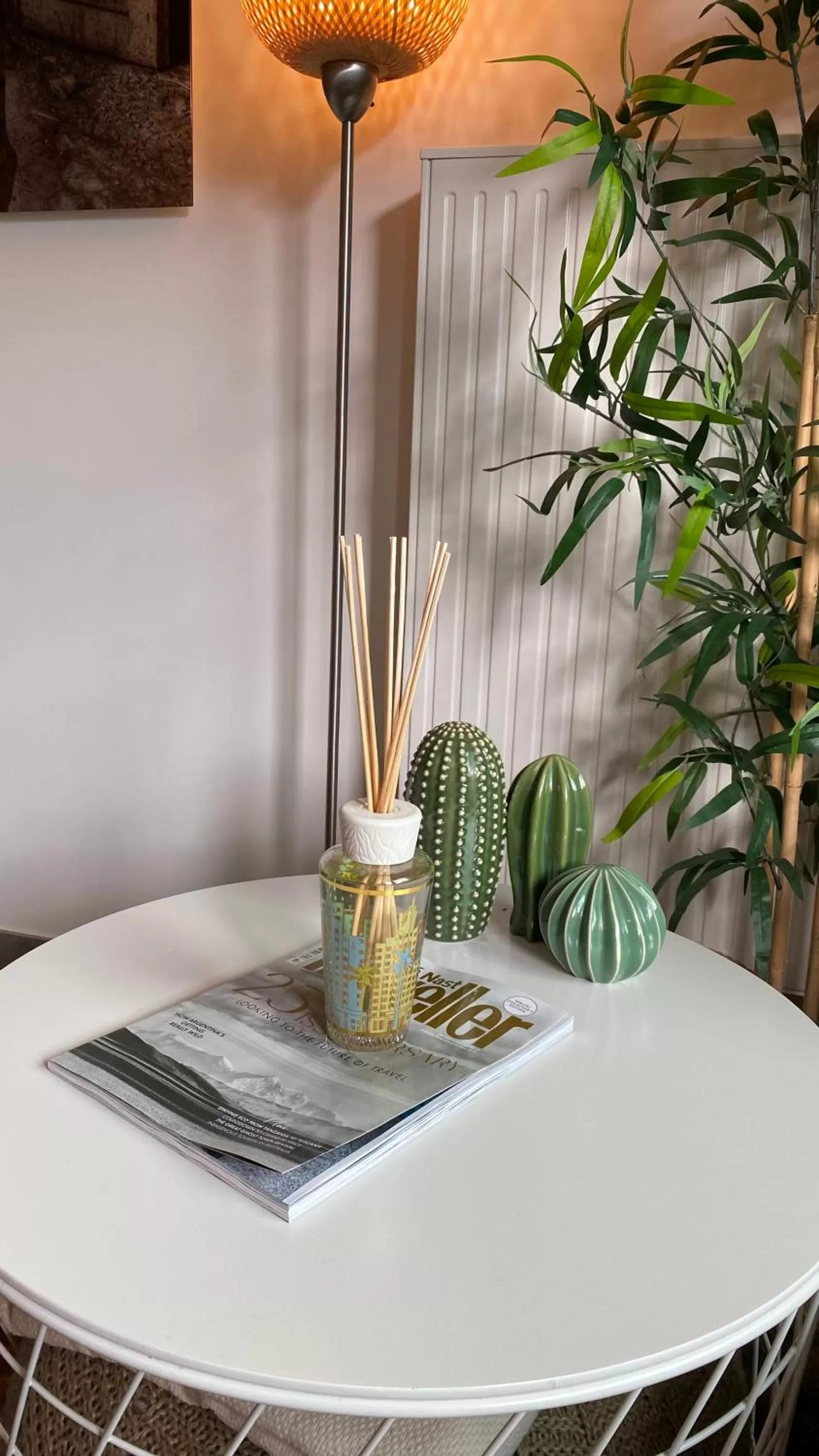 Dining area in Oneluxstay Antwerp City Centre