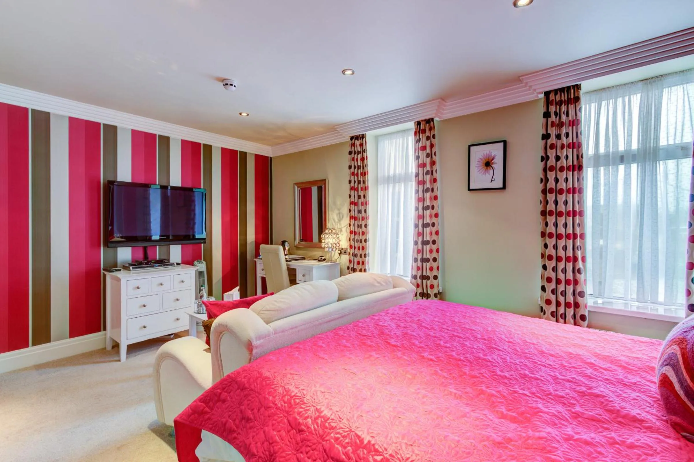 Bedroom, Bed in Number One South Beach